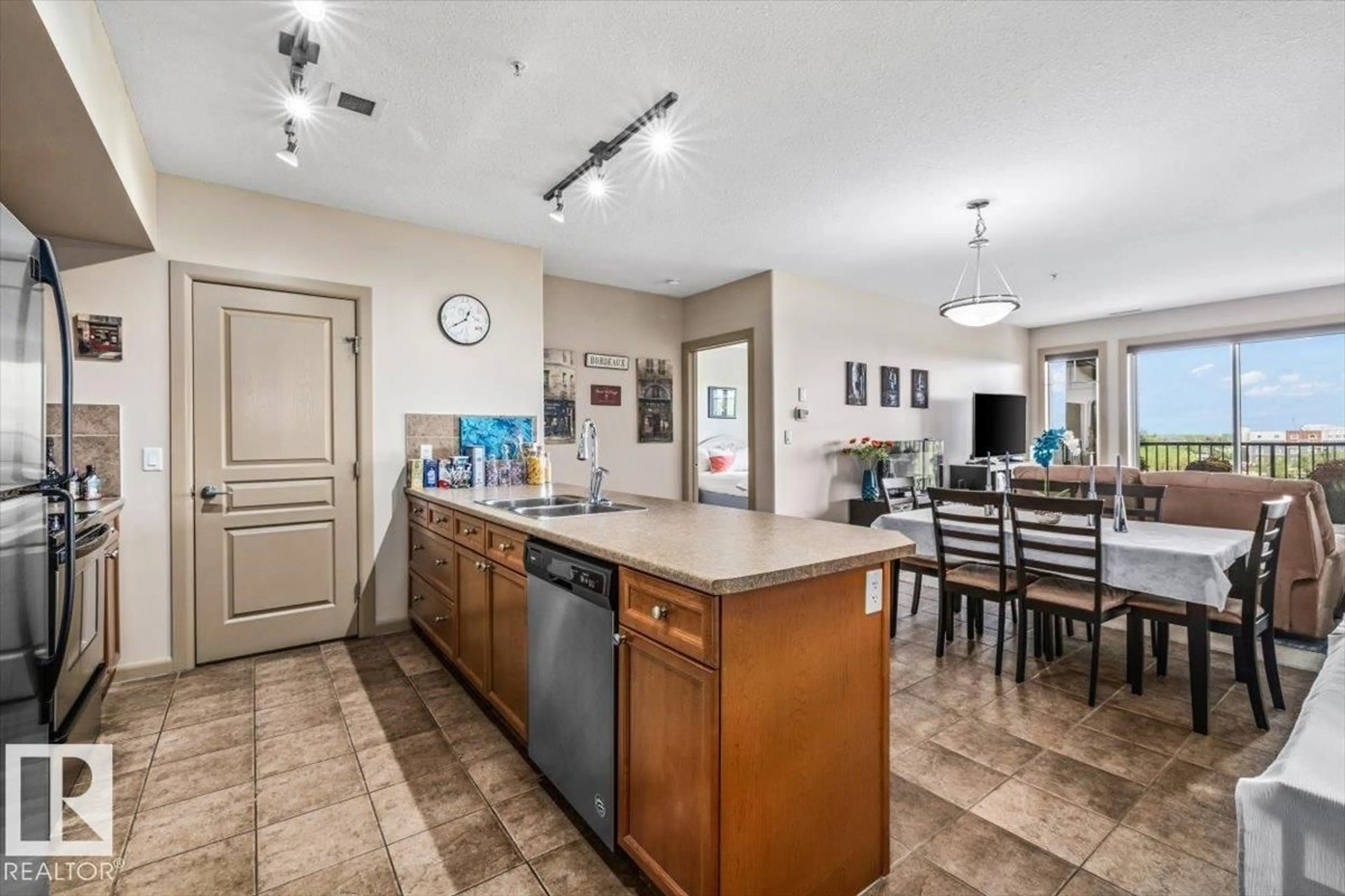 Open concept kitchen, ceramic/tile floor for 319 501 PALISADES WY, Sherwood Park Alberta T8H0H8