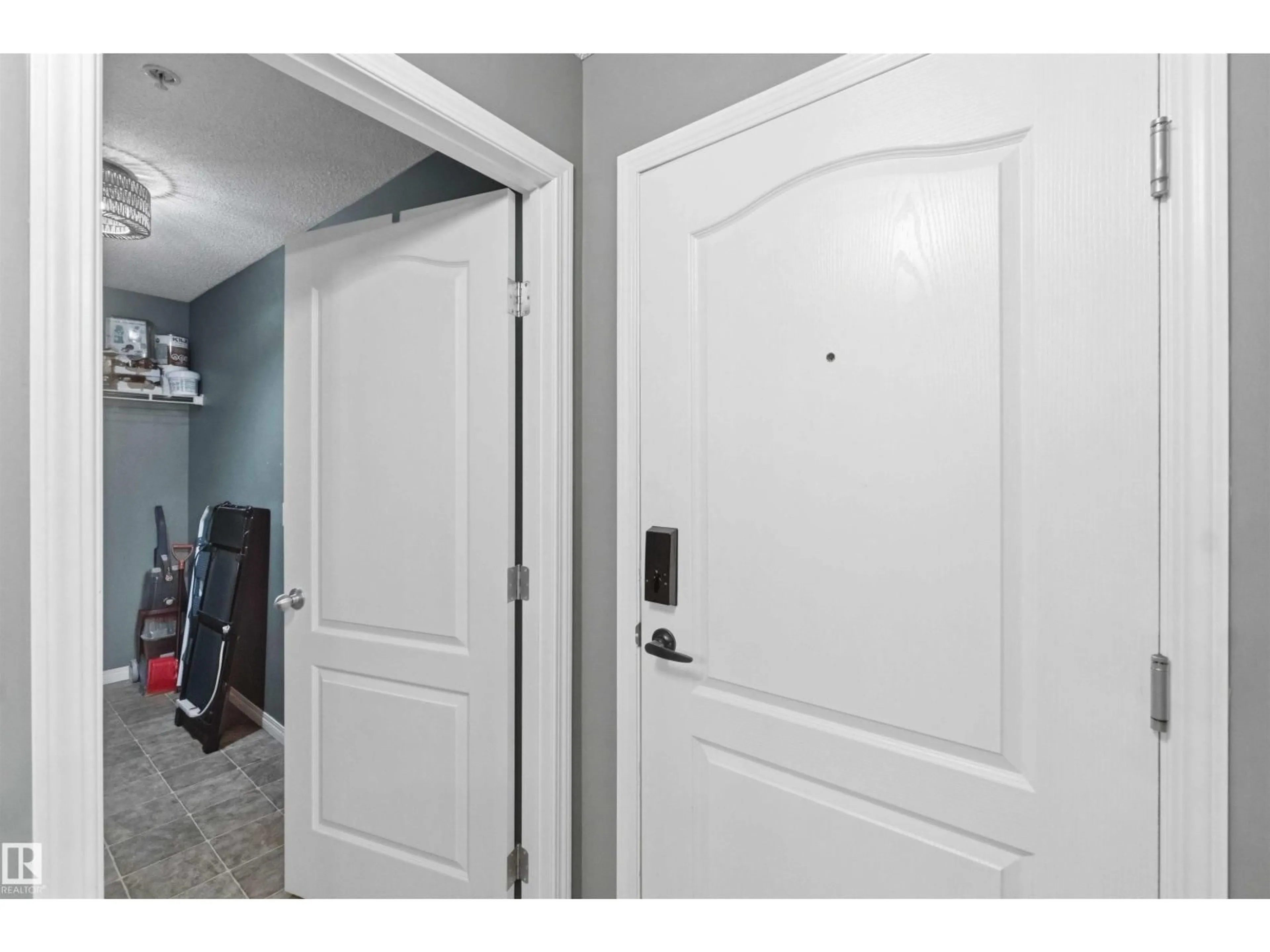 Indoor entryway for #128 - 1520 HAMMOND GATE, Edmonton Alberta T6M0J1