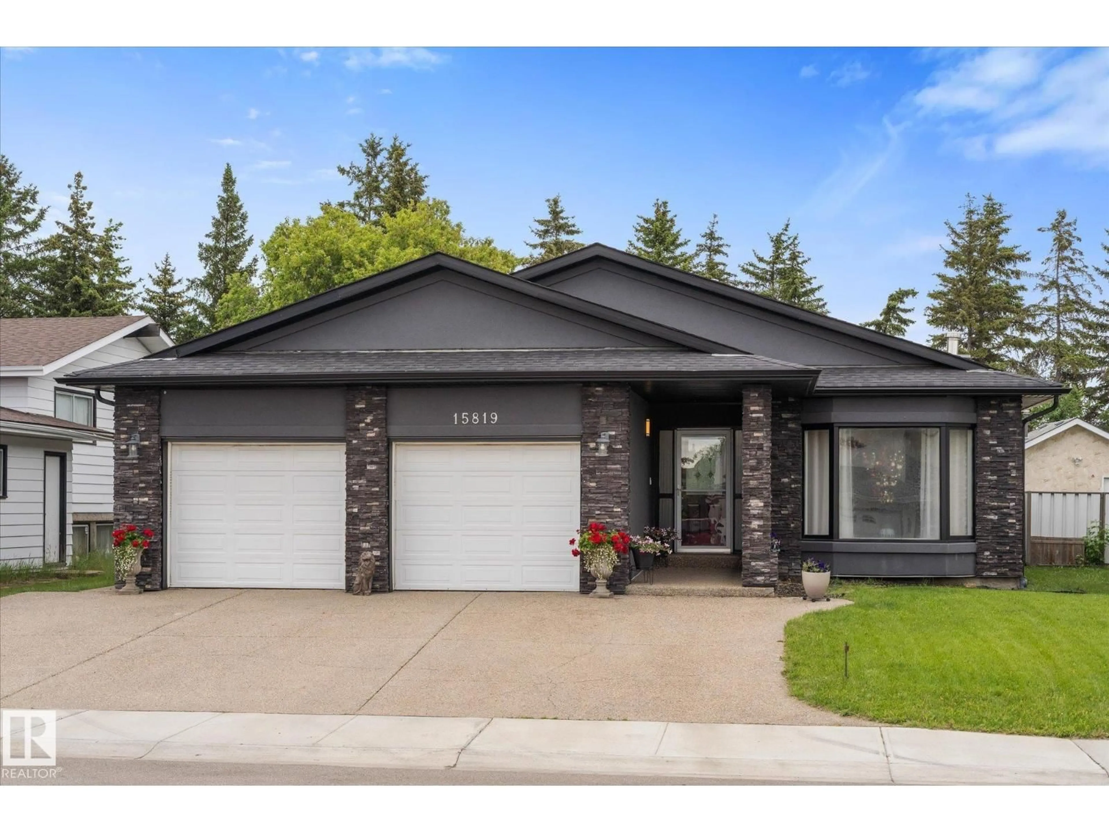 Home with vinyl exterior material, street for NW - 15819 98 ST, Edmonton Alberta T5X4C5