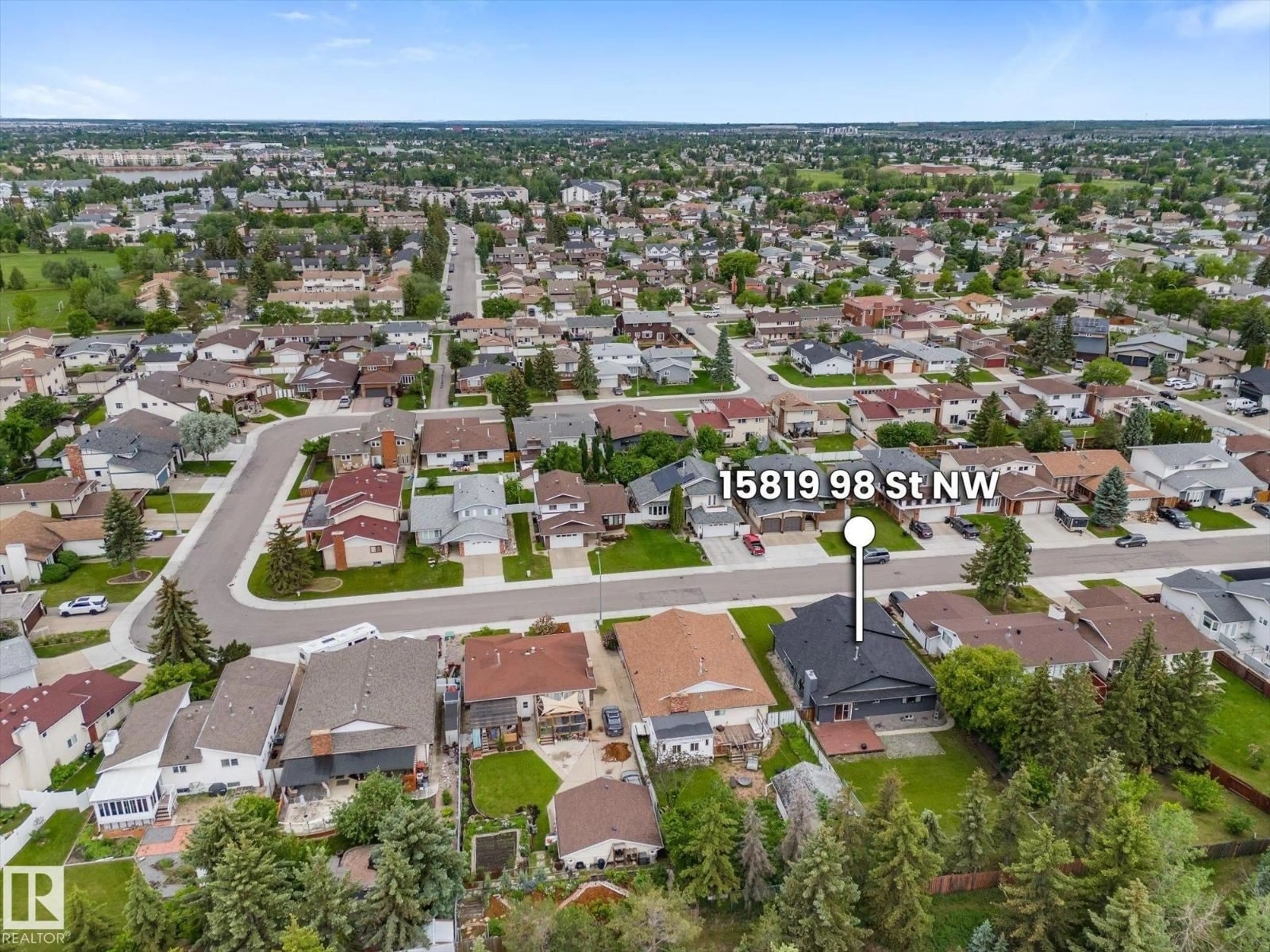 A pic from outside/outdoor area/front of a property/back of a property/a pic from drone, street for NW - 15819 98 ST, Edmonton Alberta T5X4C5