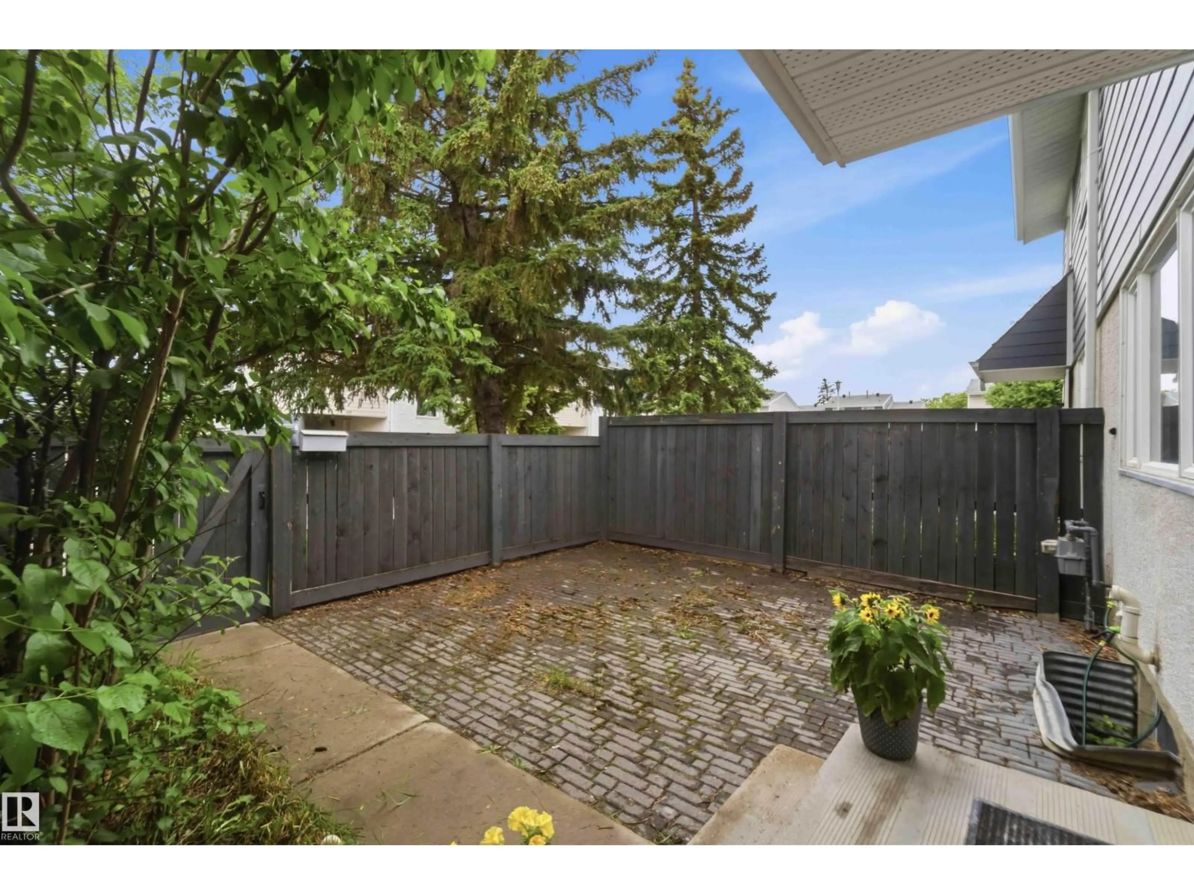 Patio, street for 219 CALLINGWOOD TW, Edmonton Alberta T5T1A3