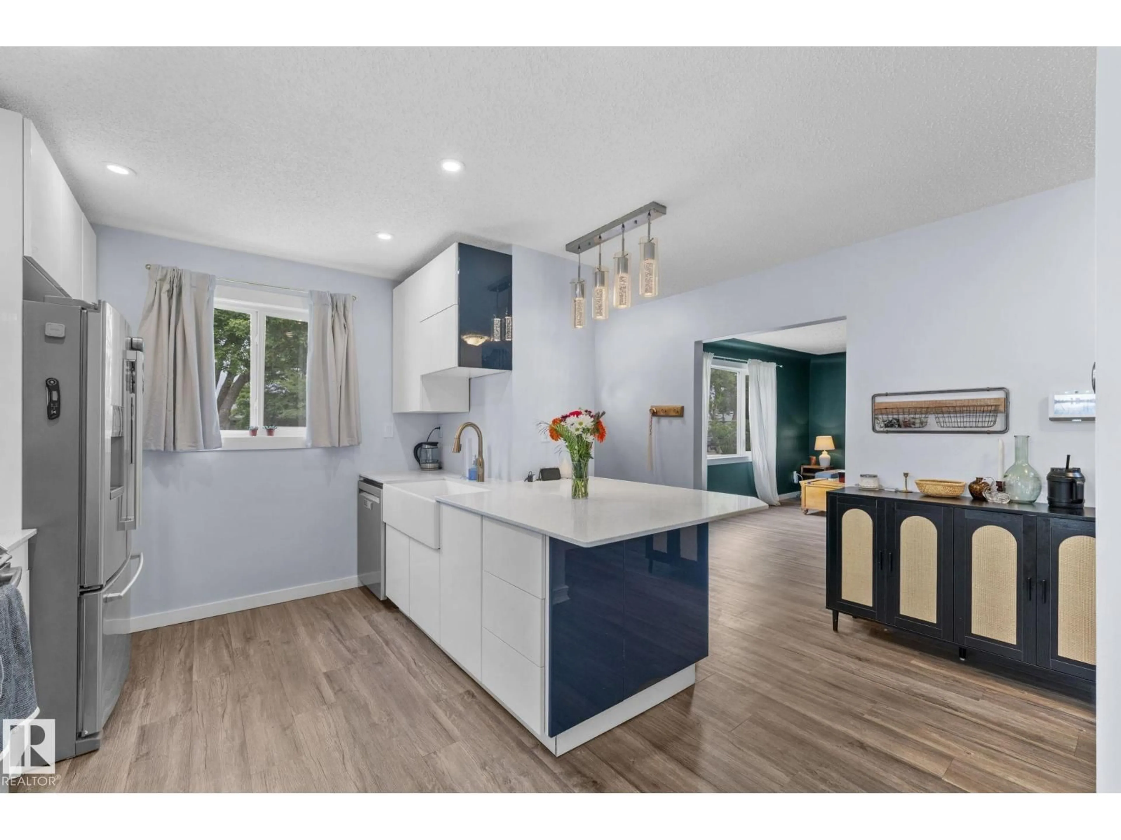 Open concept kitchen, unknown for 13631 122 AV, Edmonton Alberta T5L2W1