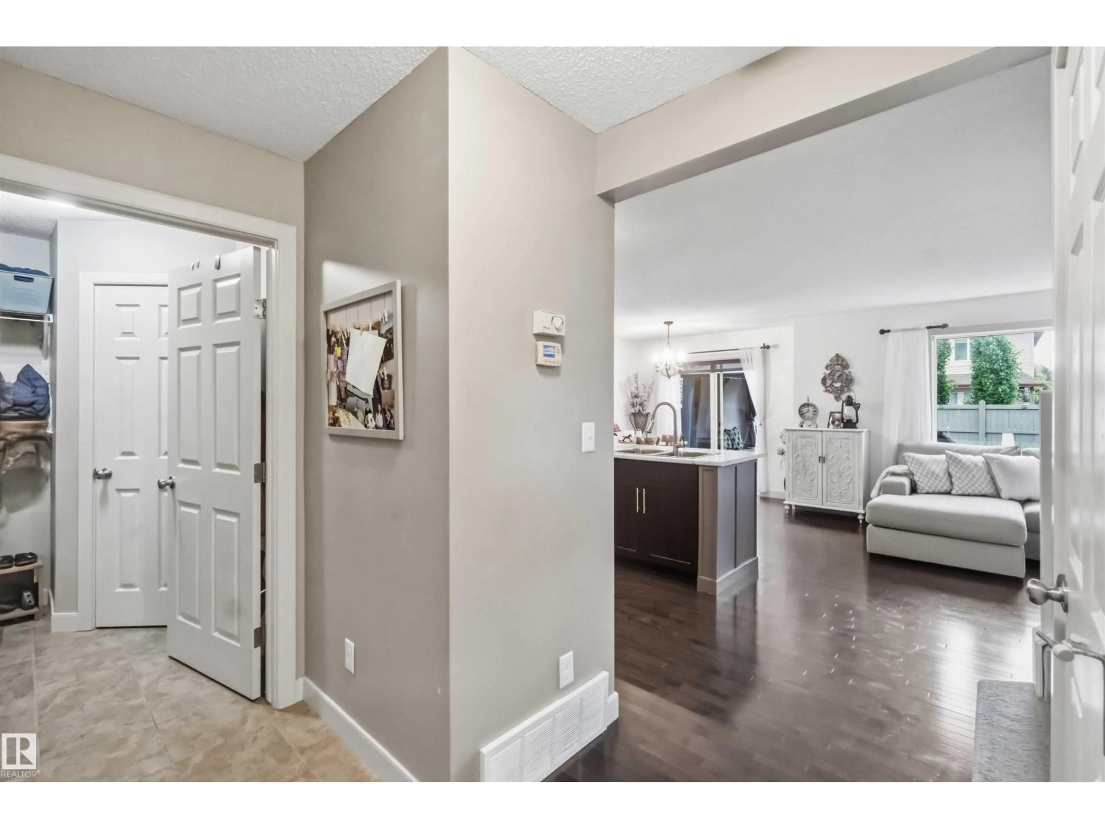 Indoor entryway for 20013 131 AV, Edmonton Alberta T5S0E1