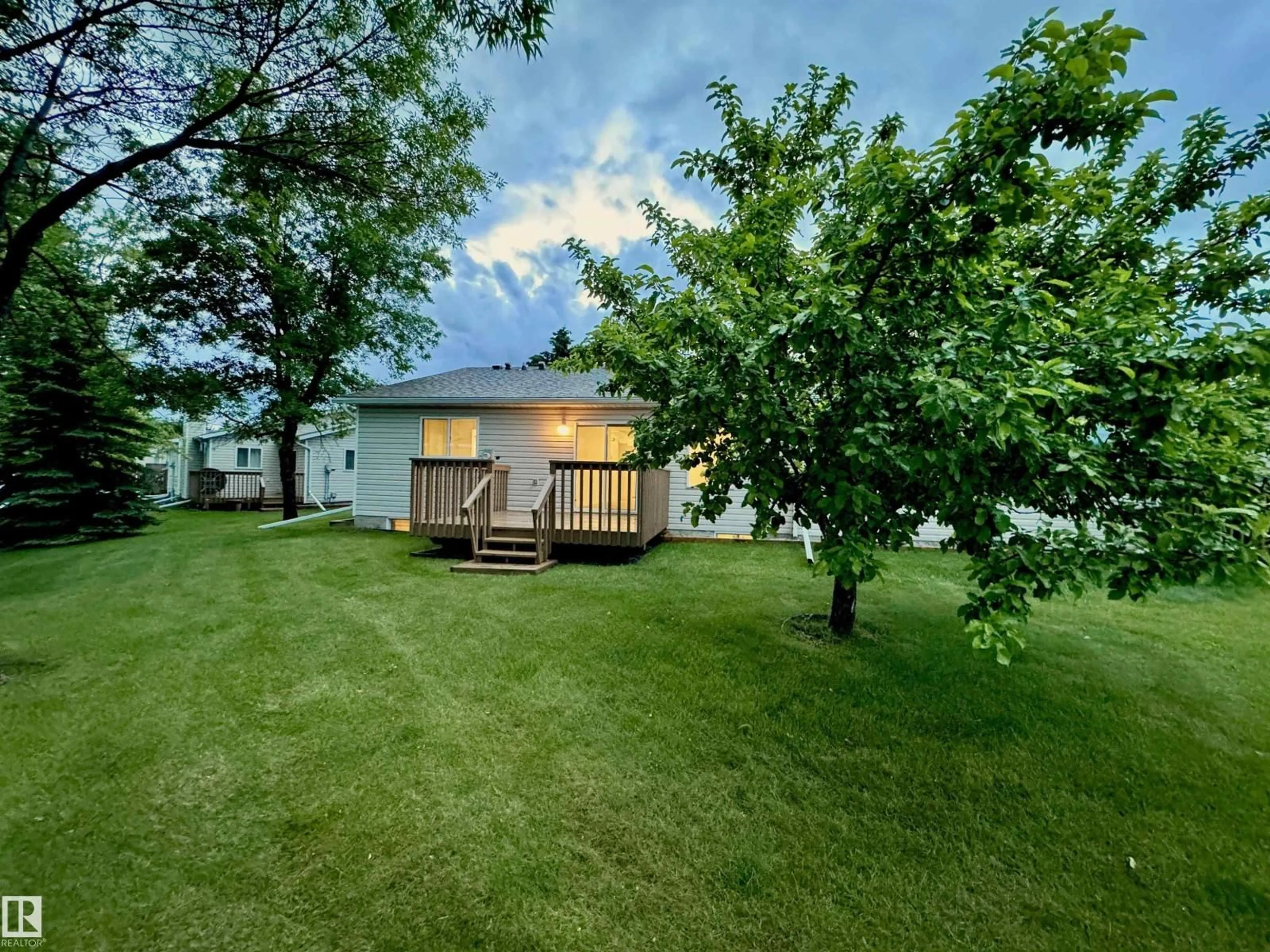 A pic from outside/outdoor area/front of a property/back of a property/a pic from drone, unknown for 8118 27 AV, Edmonton Alberta T6K4C9