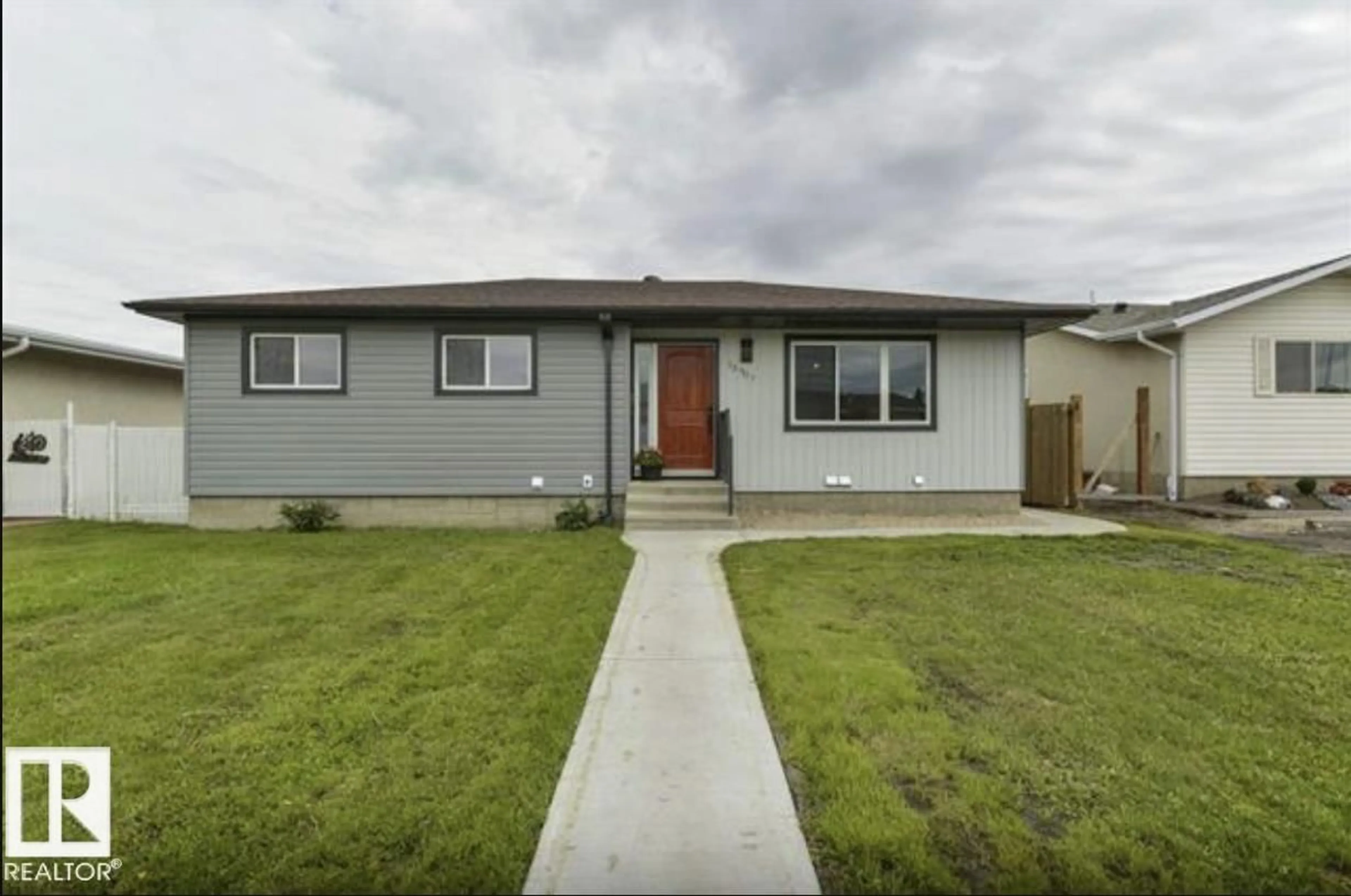 Home with vinyl exterior material, street for NW - 13907 88 ST, Edmonton Alberta T5E3J1