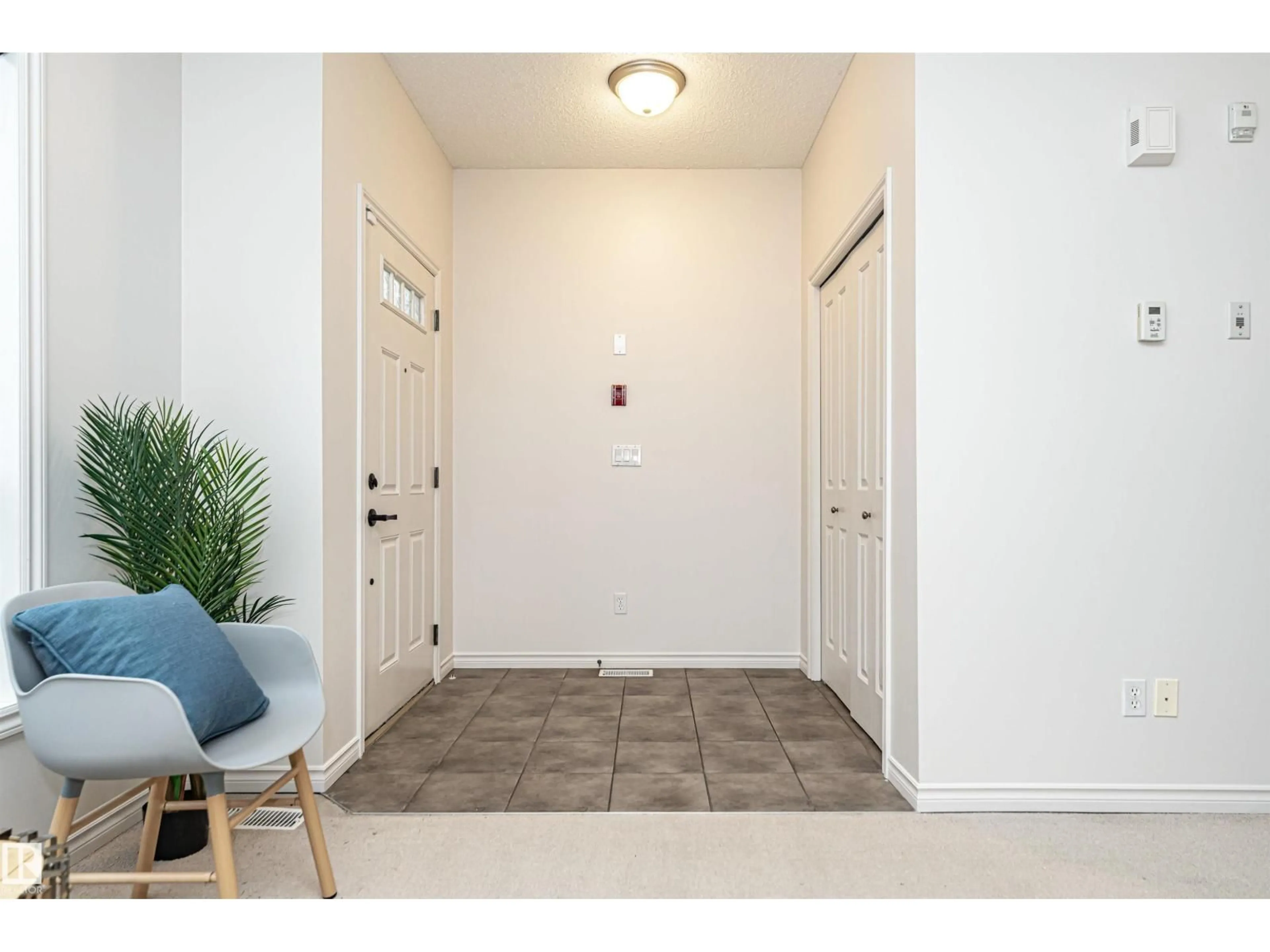 Indoor entryway for #103 - 13825 155 AV, Edmonton Alberta T6V0B8