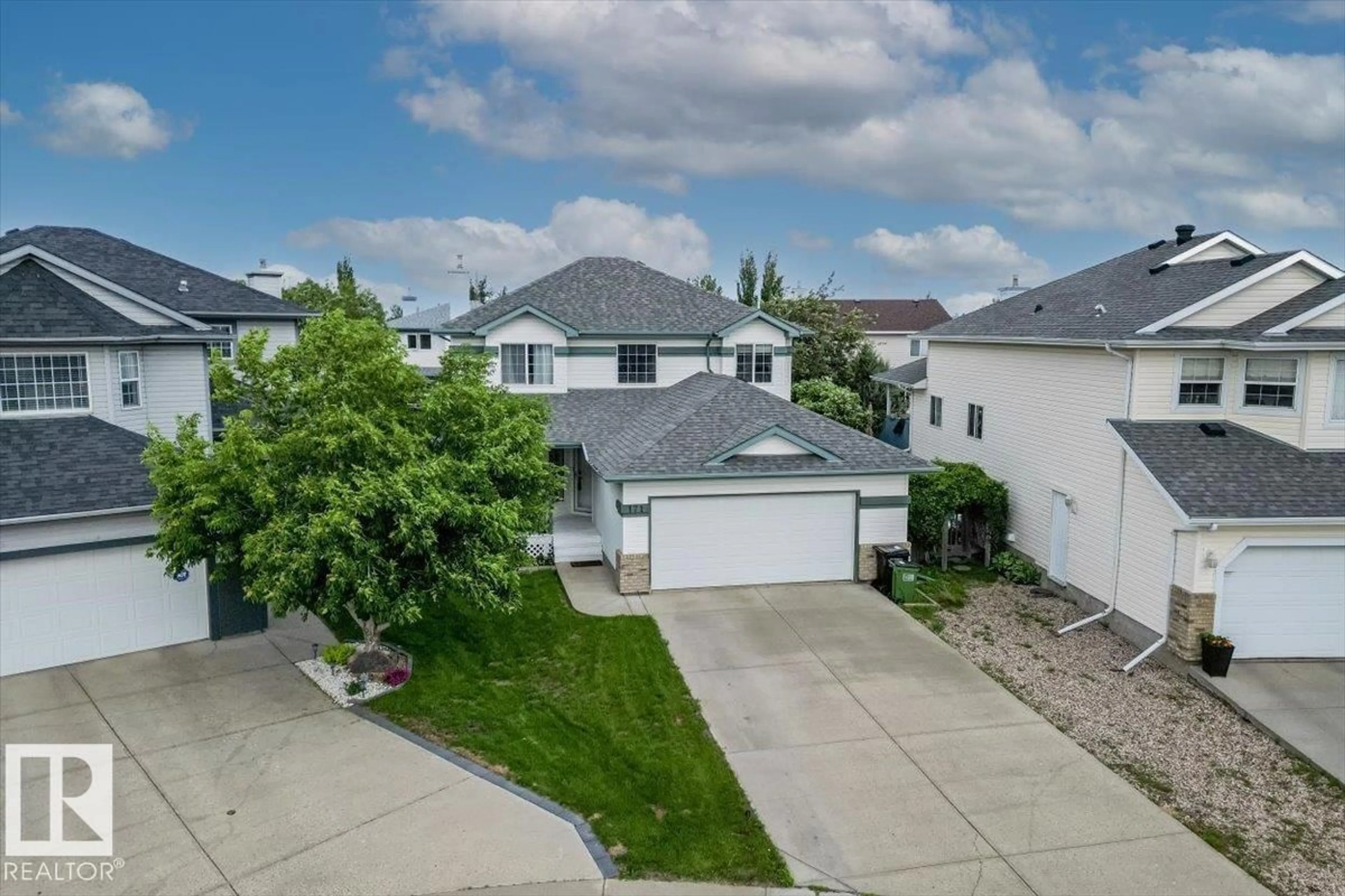 A pic from outside/outdoor area/front of a property/back of a property/a pic from drone, street for 171 COTE CR, Edmonton Alberta T6V1L4