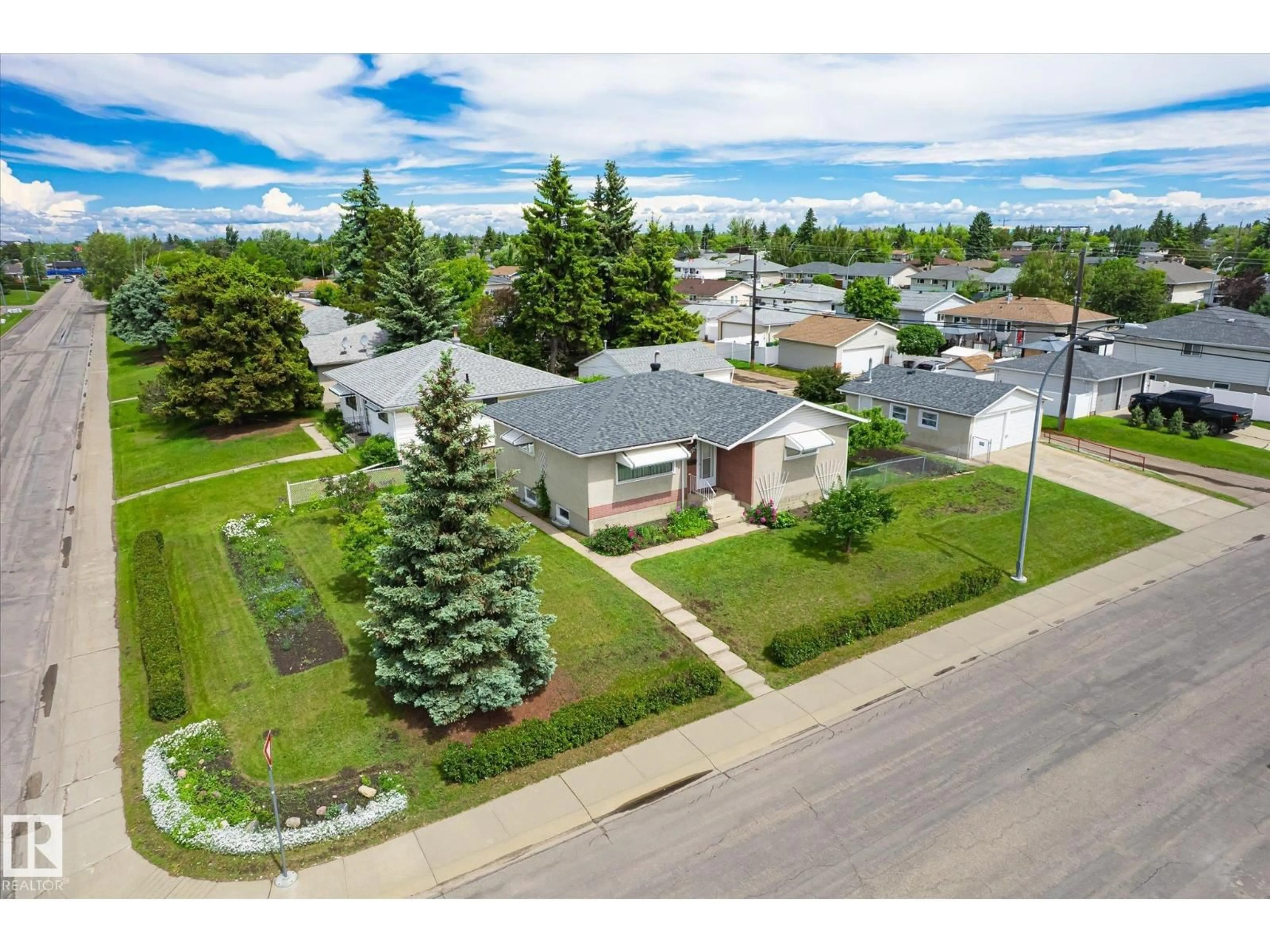 A pic from outside/outdoor area/front of a property/back of a property/a pic from drone, street for 12324 133 AV, Edmonton Alberta T5L3S1