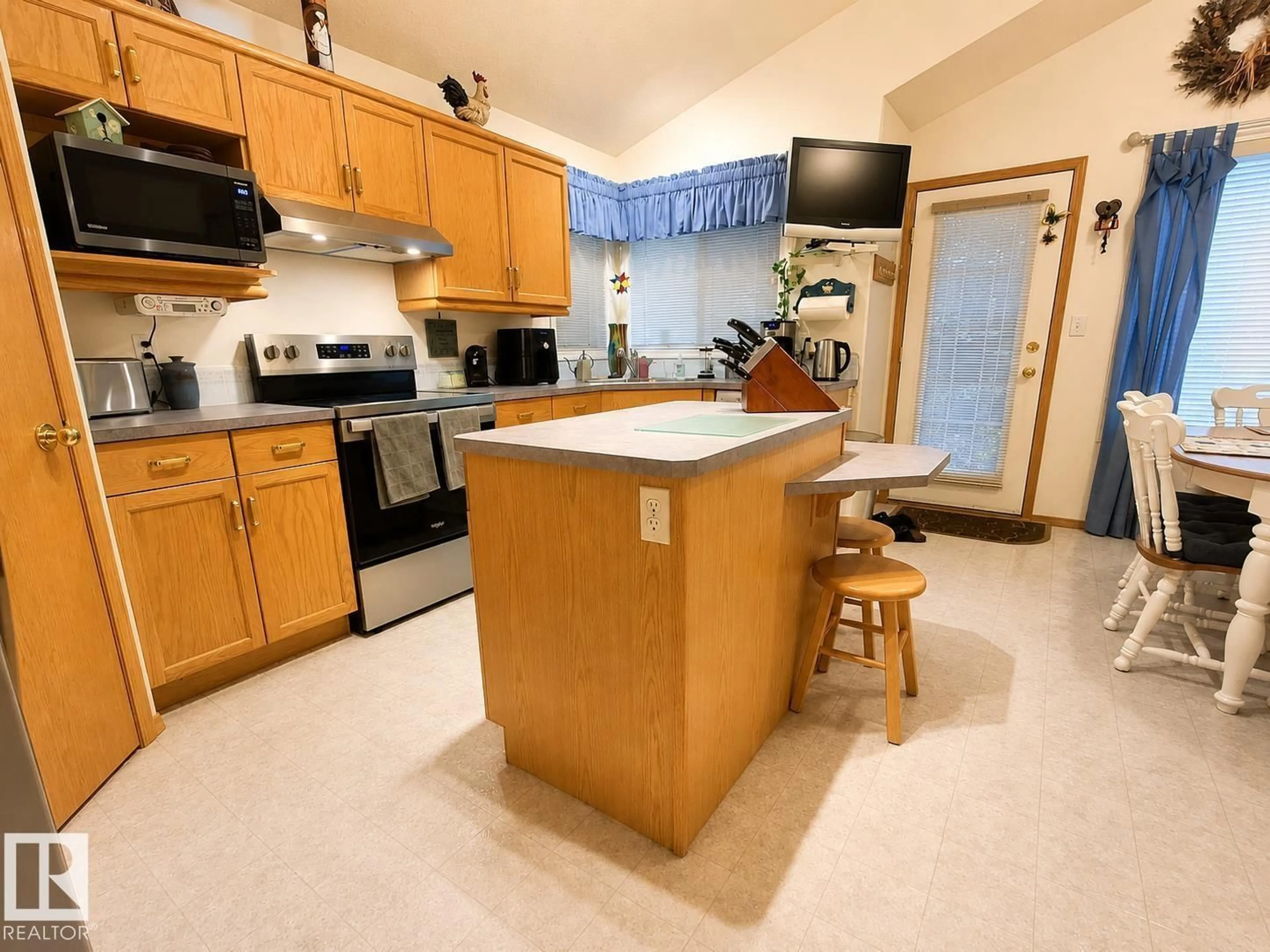 Unknown for 4028 31 ST, Edmonton Alberta T6T1L3