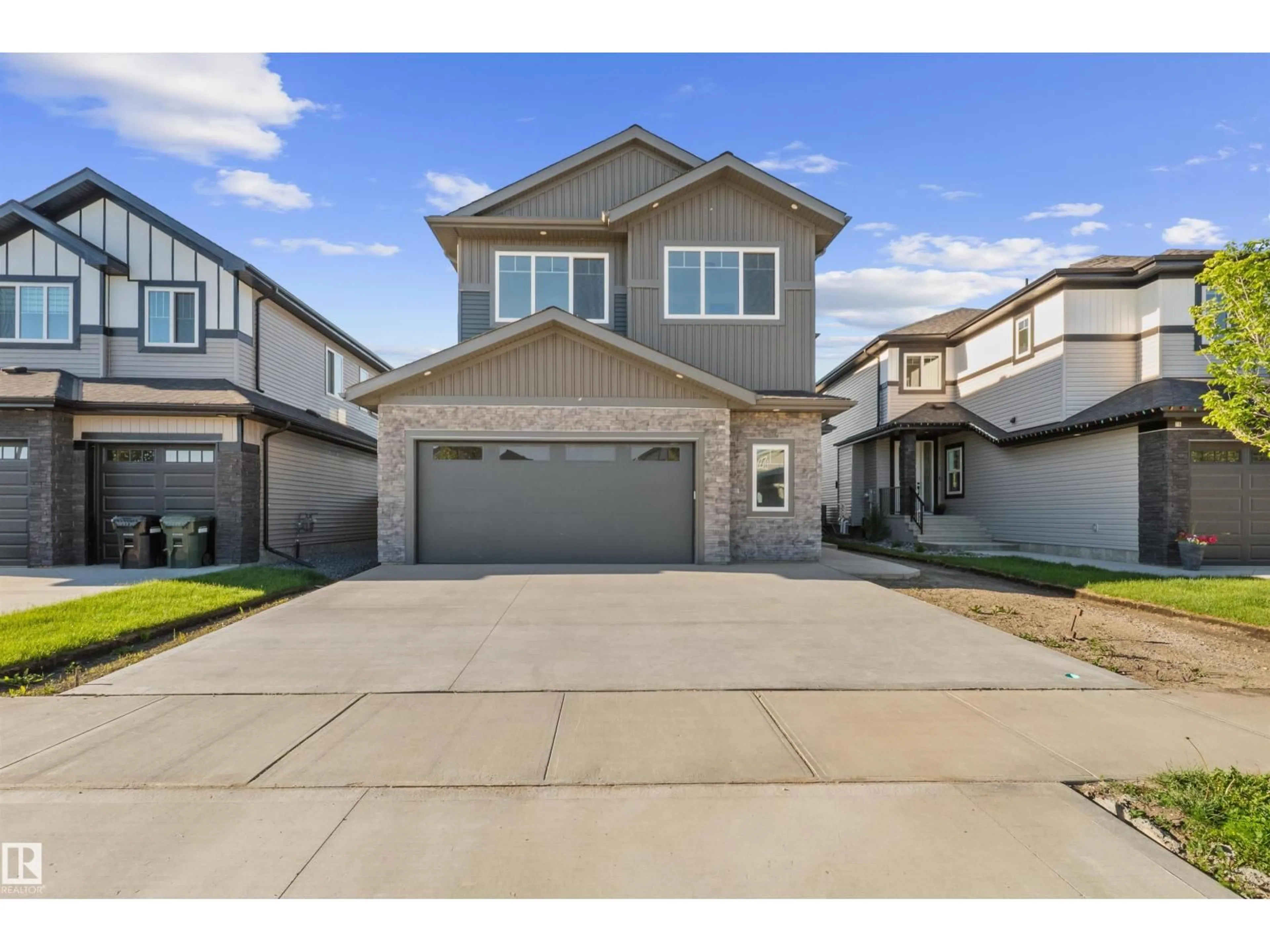 Home with vinyl exterior material, street for 34 AVONLEA WY, Spruce Grove Alberta T7X0Y3