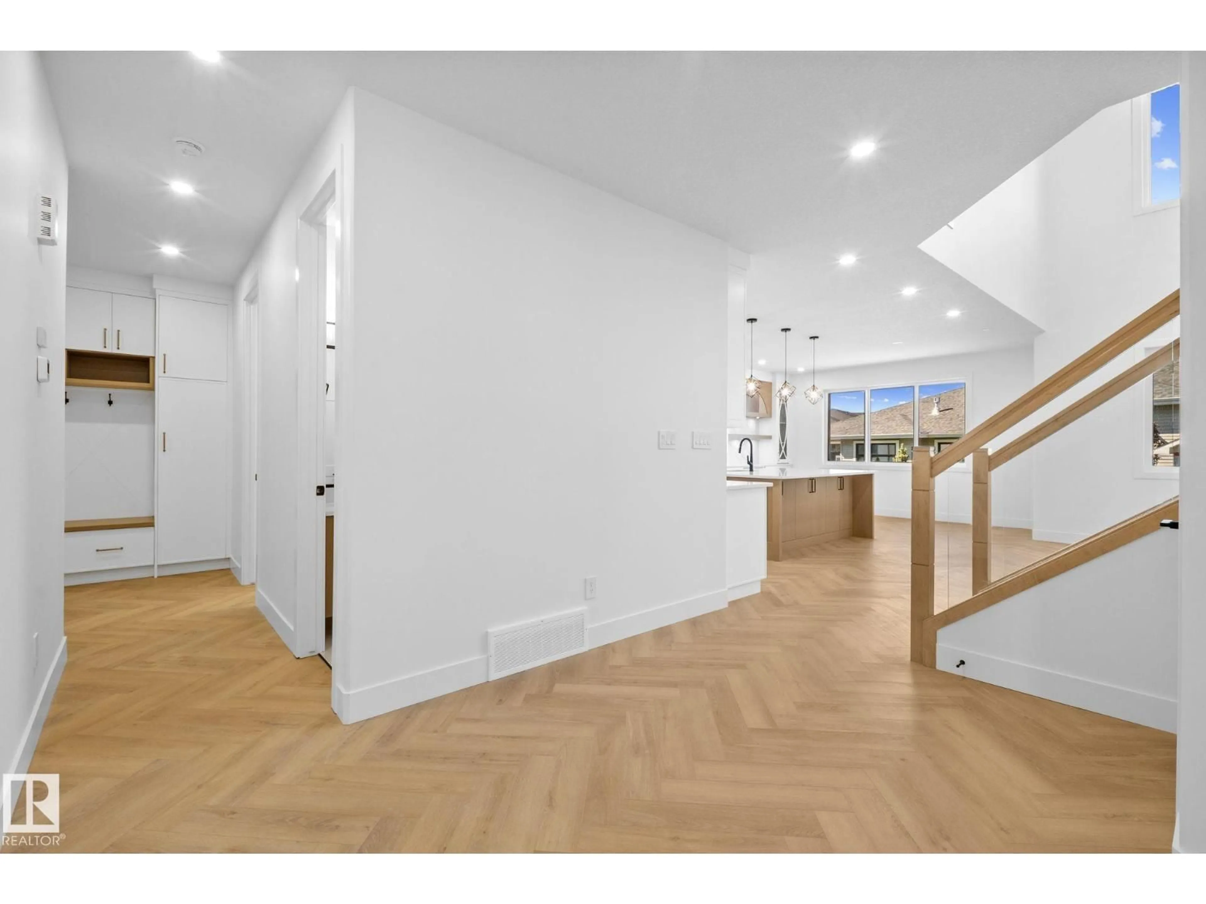 Indoor foyer for 34 AVONLEA WY, Spruce Grove Alberta T7X0Y3