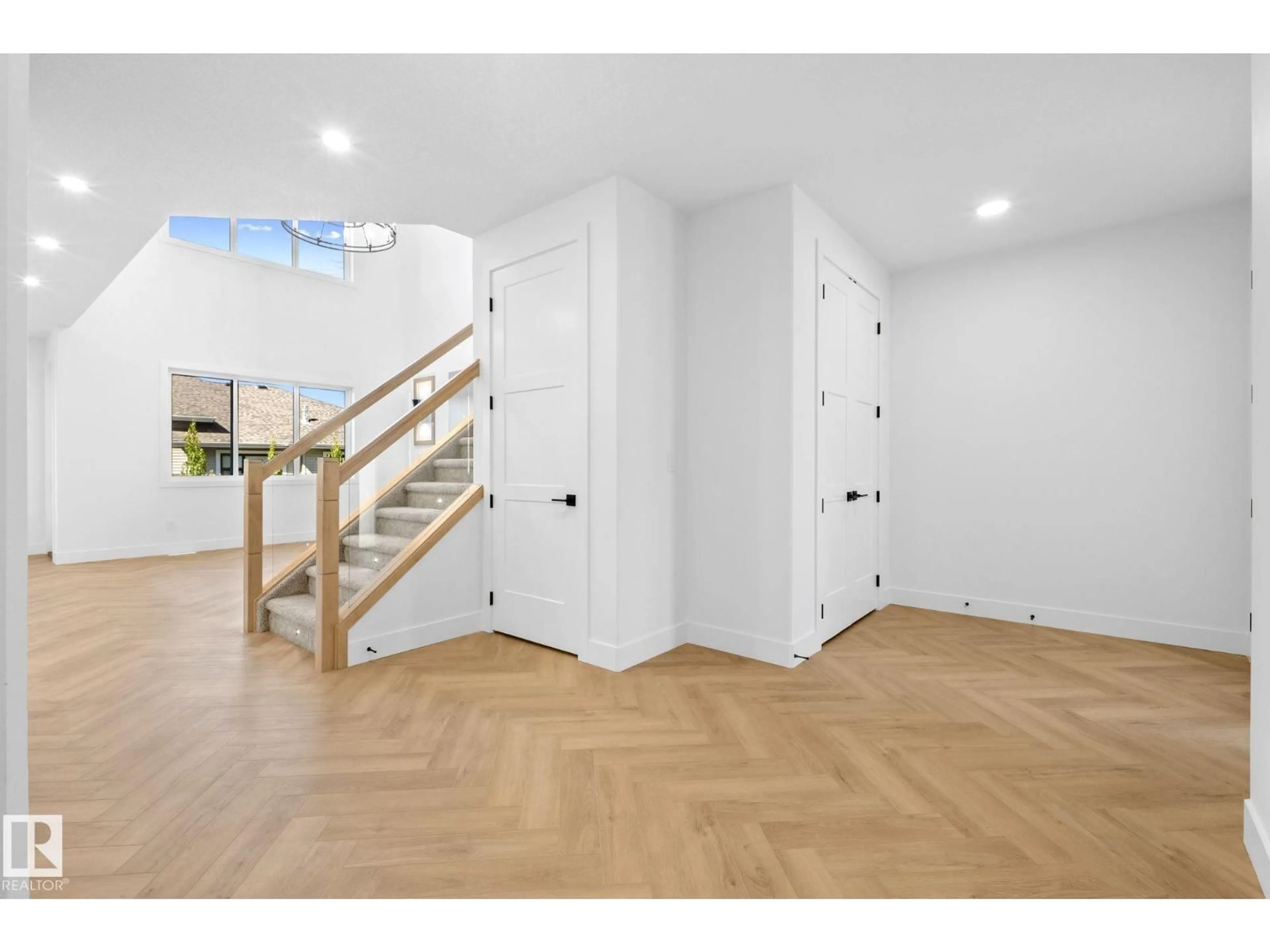 Indoor foyer for 34 AVONLEA WY, Spruce Grove Alberta T7X0Y3