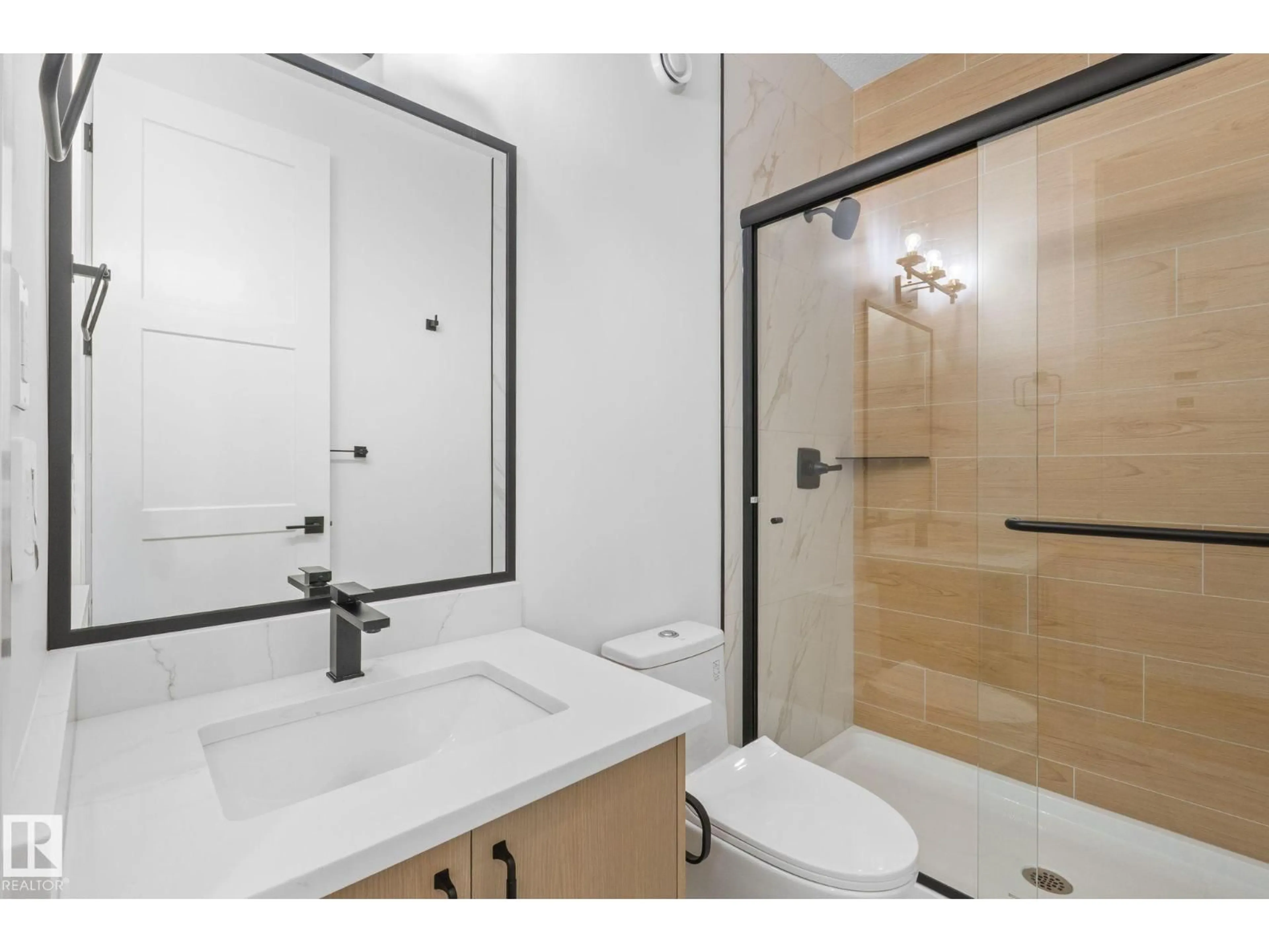 Standard bathroom, ceramic/tile floor for 34 AVONLEA WY, Spruce Grove Alberta T7X0Y3