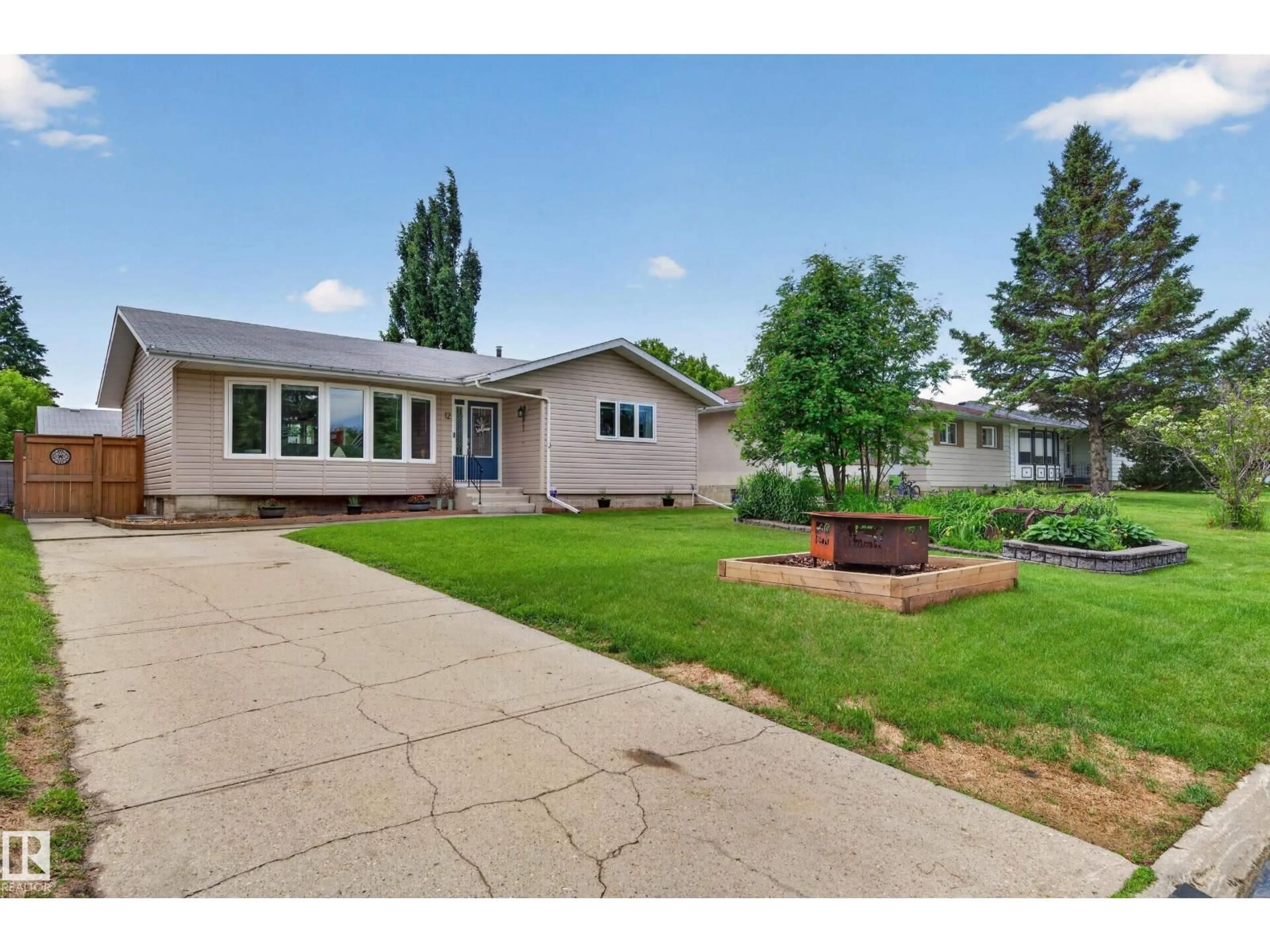 Home with vinyl exterior material, street for 12 BURLINGTON AV, Spruce Grove Alberta T7X1E5