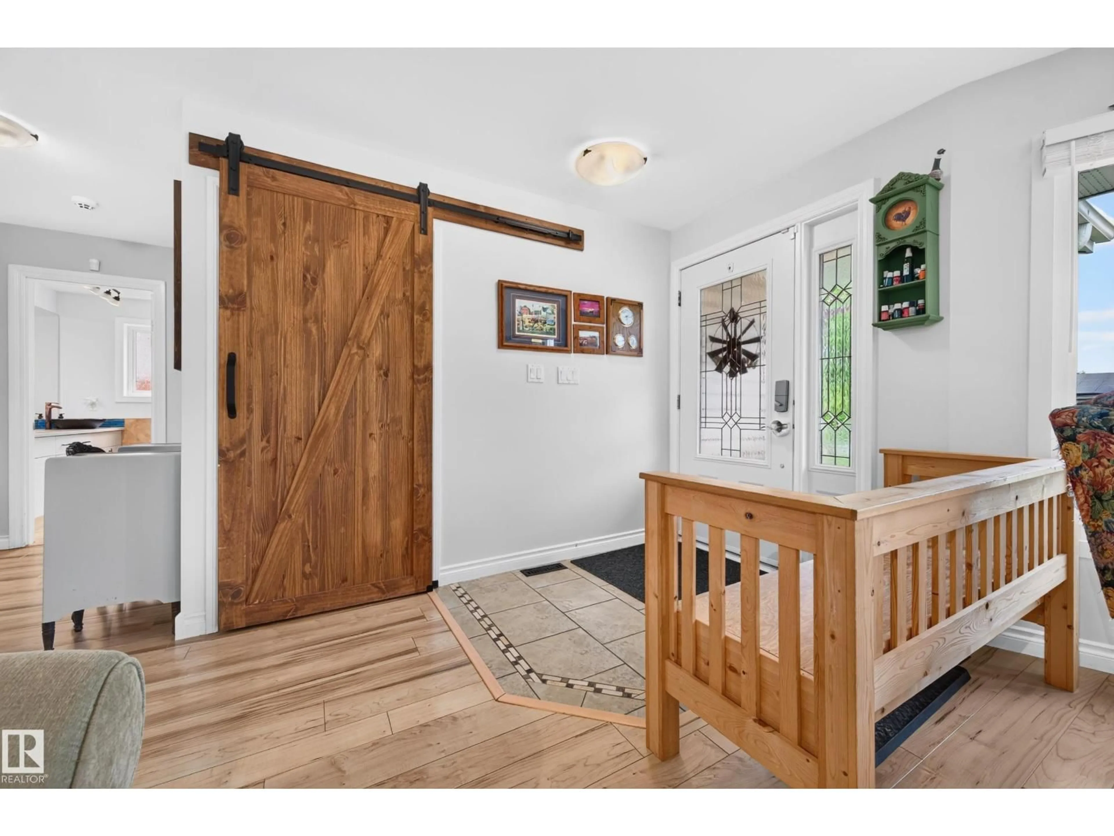 Indoor entryway for 12 BURLINGTON AV, Spruce Grove Alberta T7X1E5