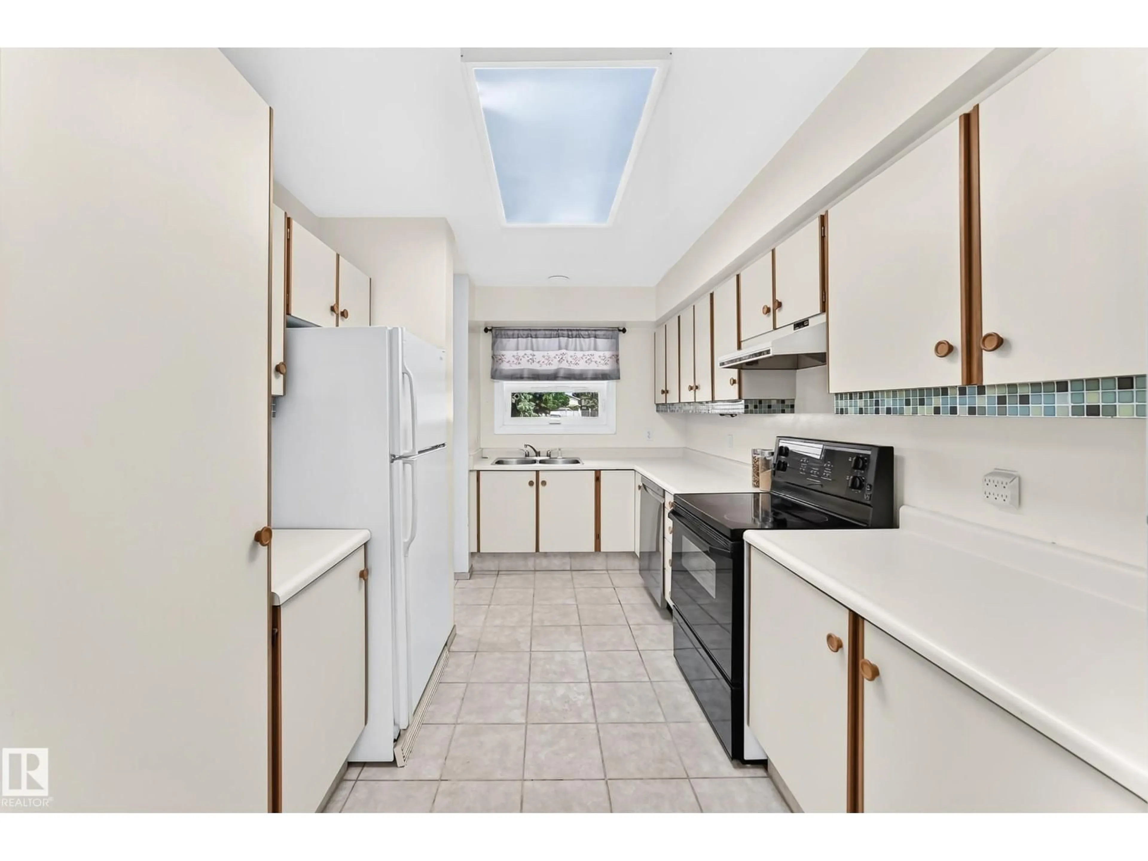 Standard kitchen, ceramic/tile floor for 10619 BEAUMARIS RD, Edmonton Alberta T5X5J5