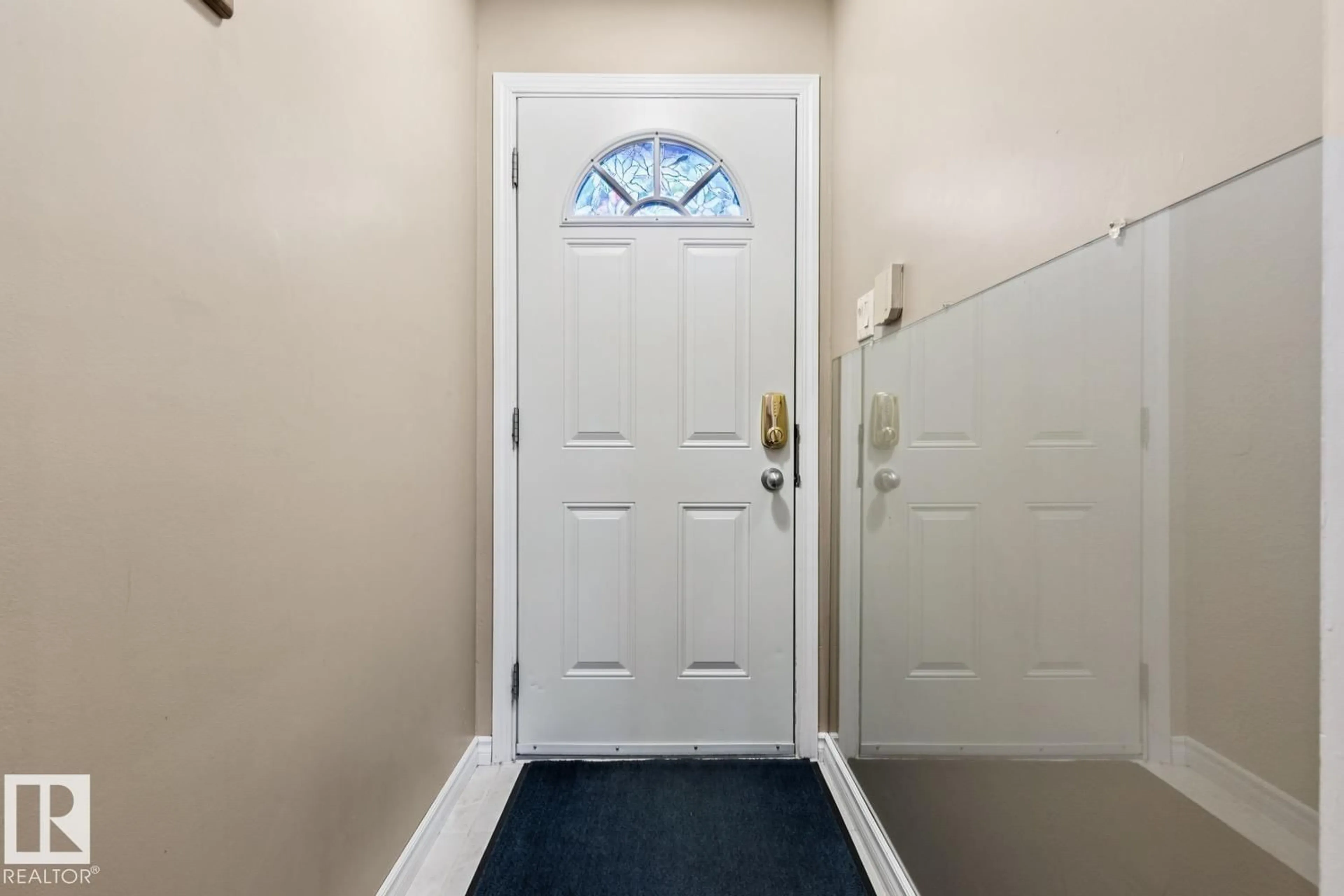 Indoor entryway for 1131 HOOKE RD, Edmonton Alberta T5A4A5