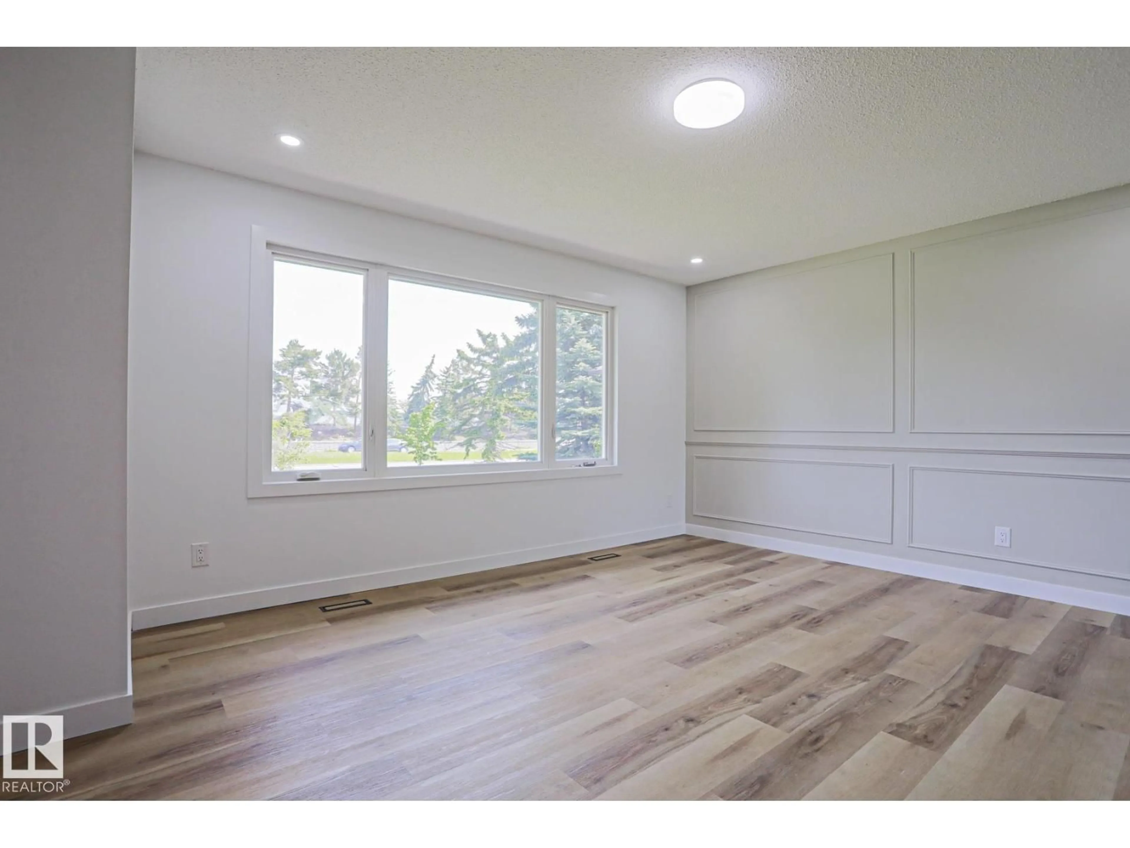A pic of a room for 7607 137 AV NW, Edmonton Alberta T5C2L6