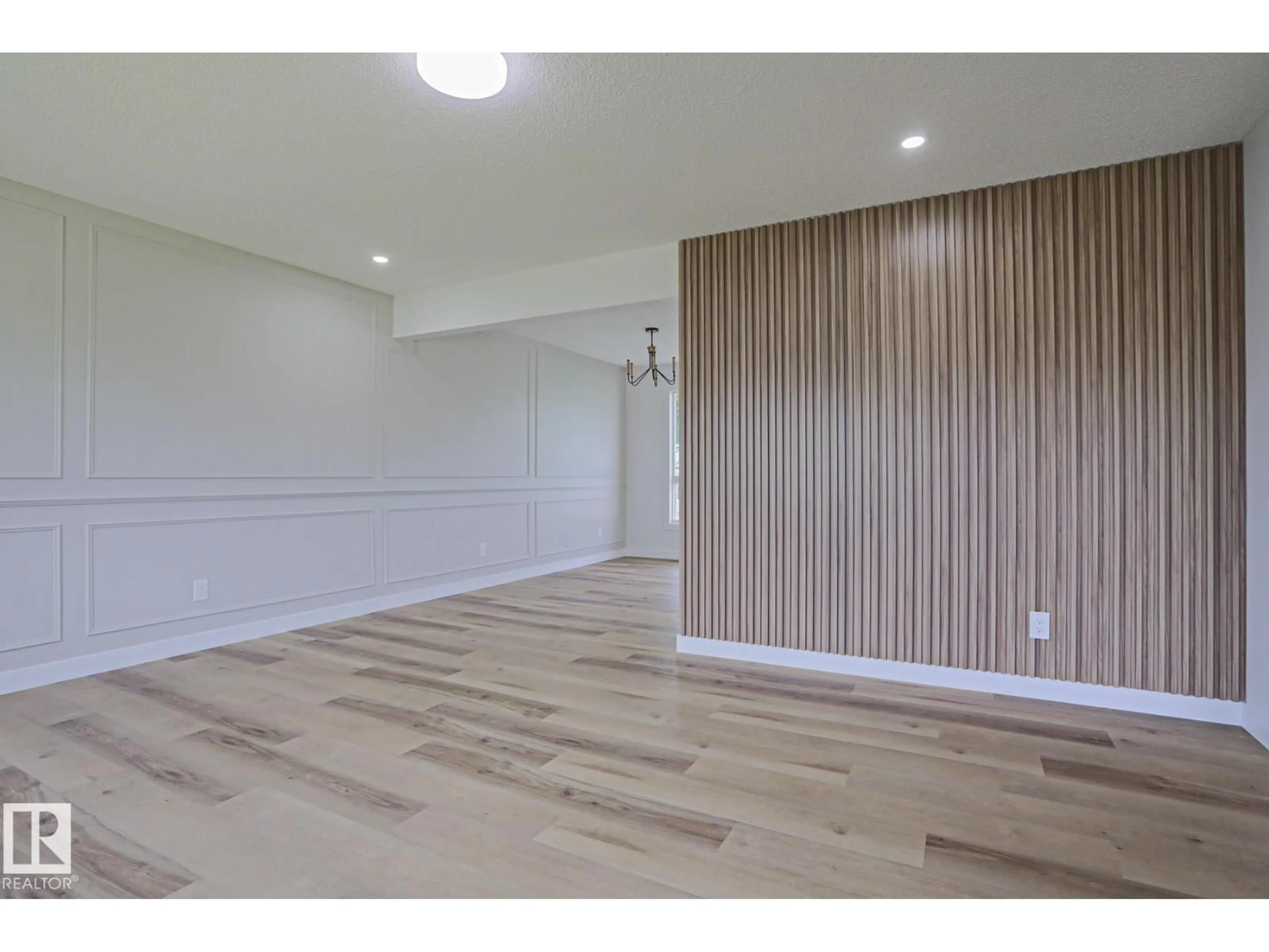 Unknown for 7607 137 AV NW, Edmonton Alberta T5C2L6