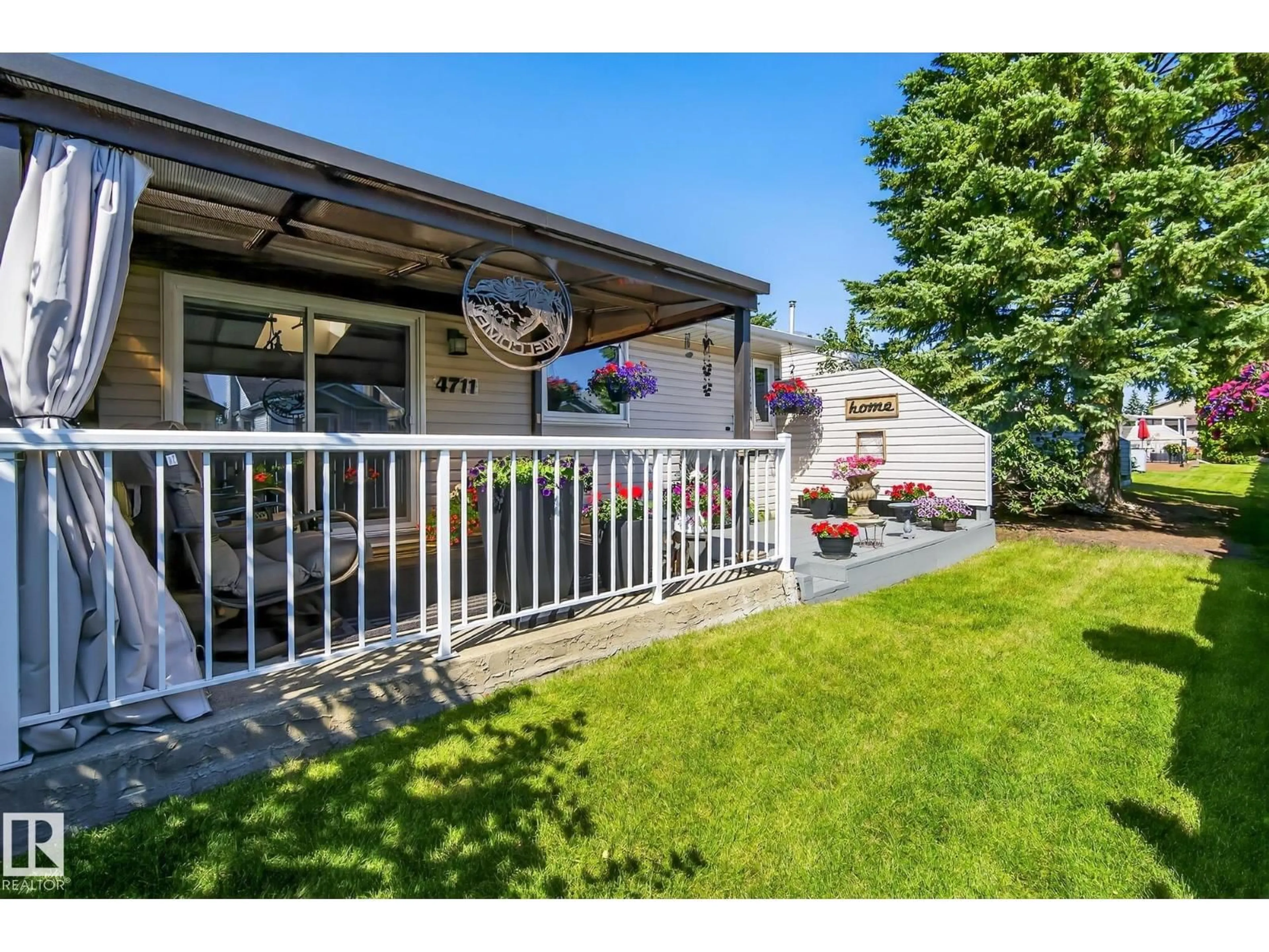 Patio, street for 4711 25 AV, Edmonton Alberta T6L6J2