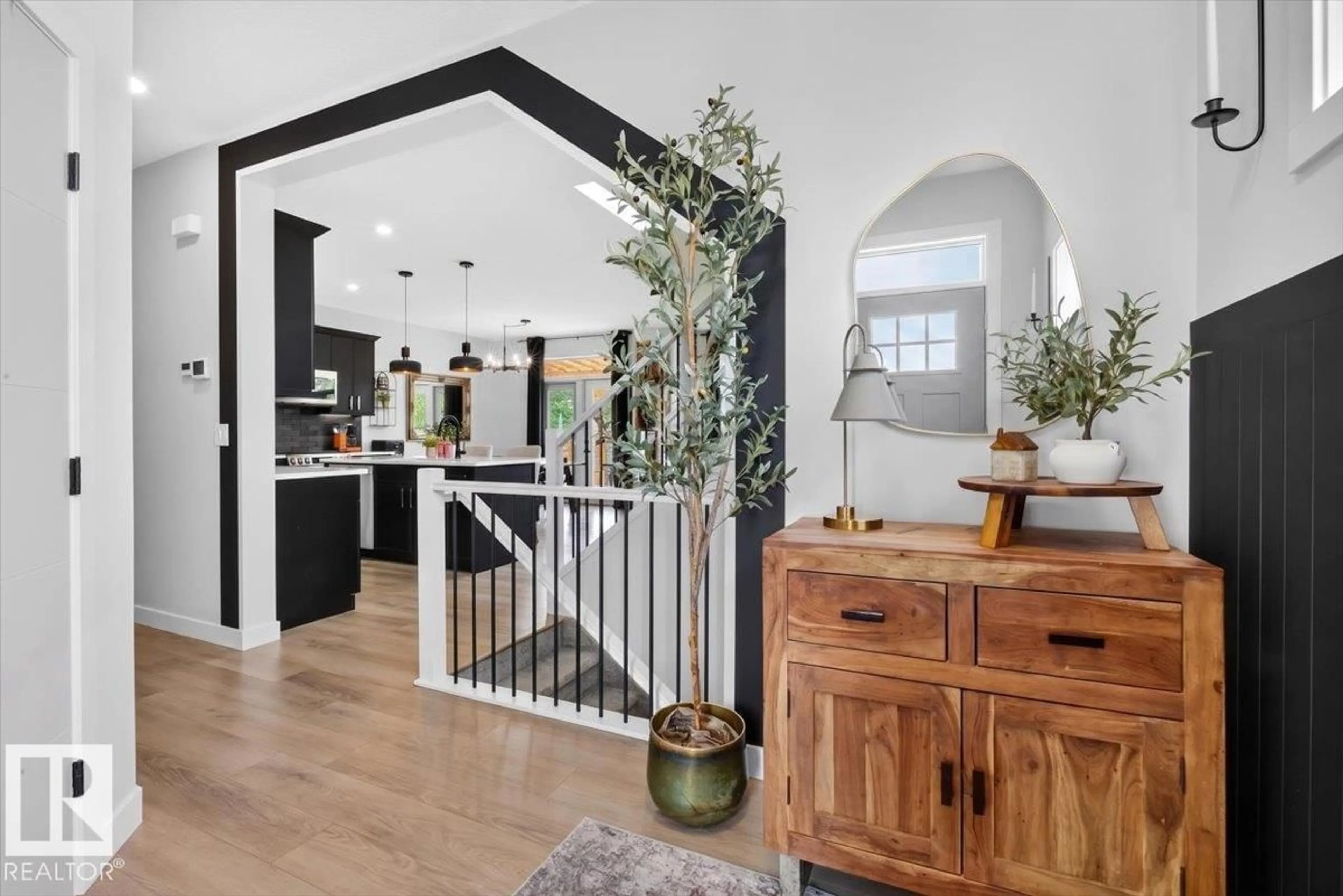 Indoor entryway for 24 MAPLE CR, Gibbons Alberta T0A1N0