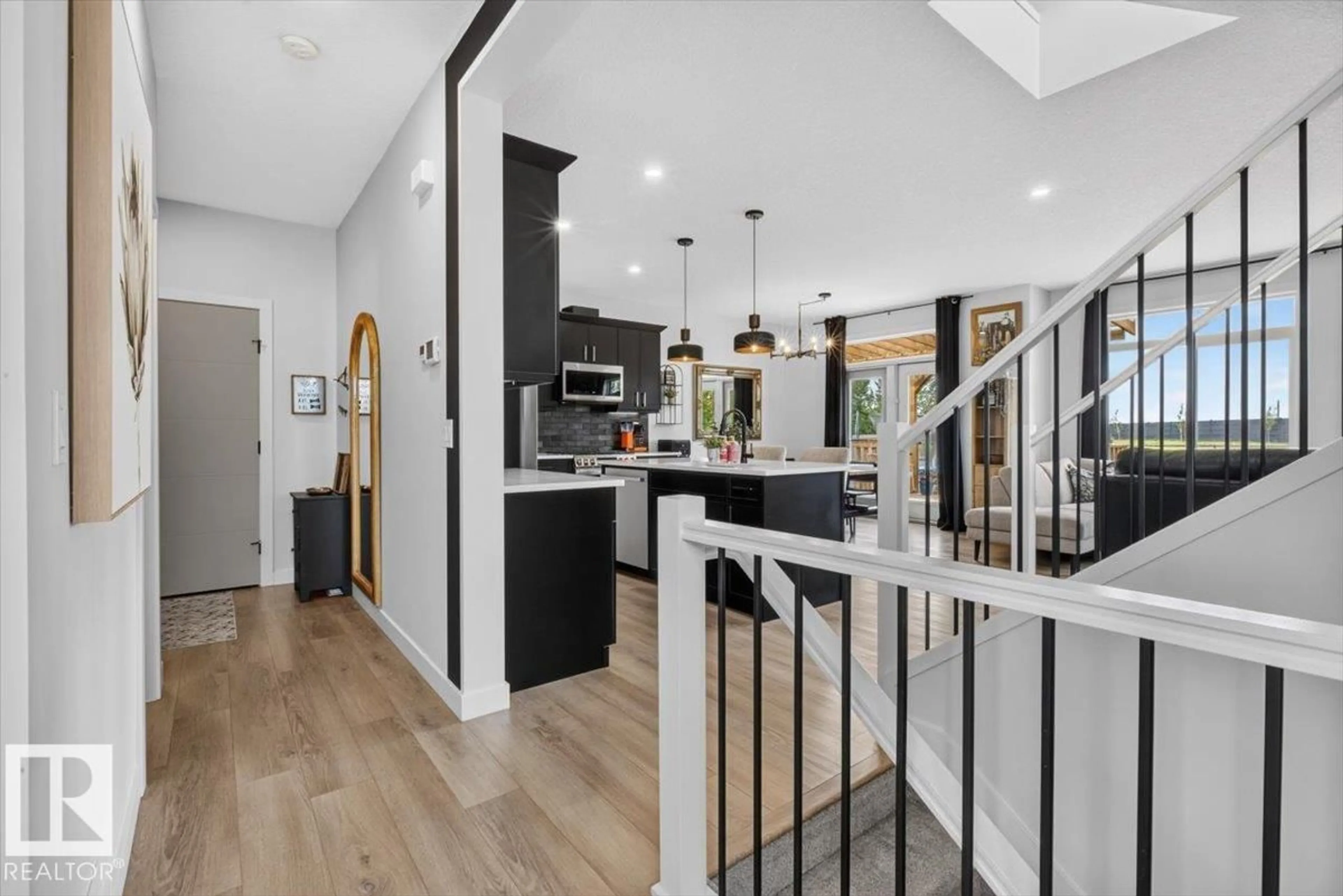 Open concept kitchen, unknown for 24 MAPLE CR, Gibbons Alberta T0A1N0