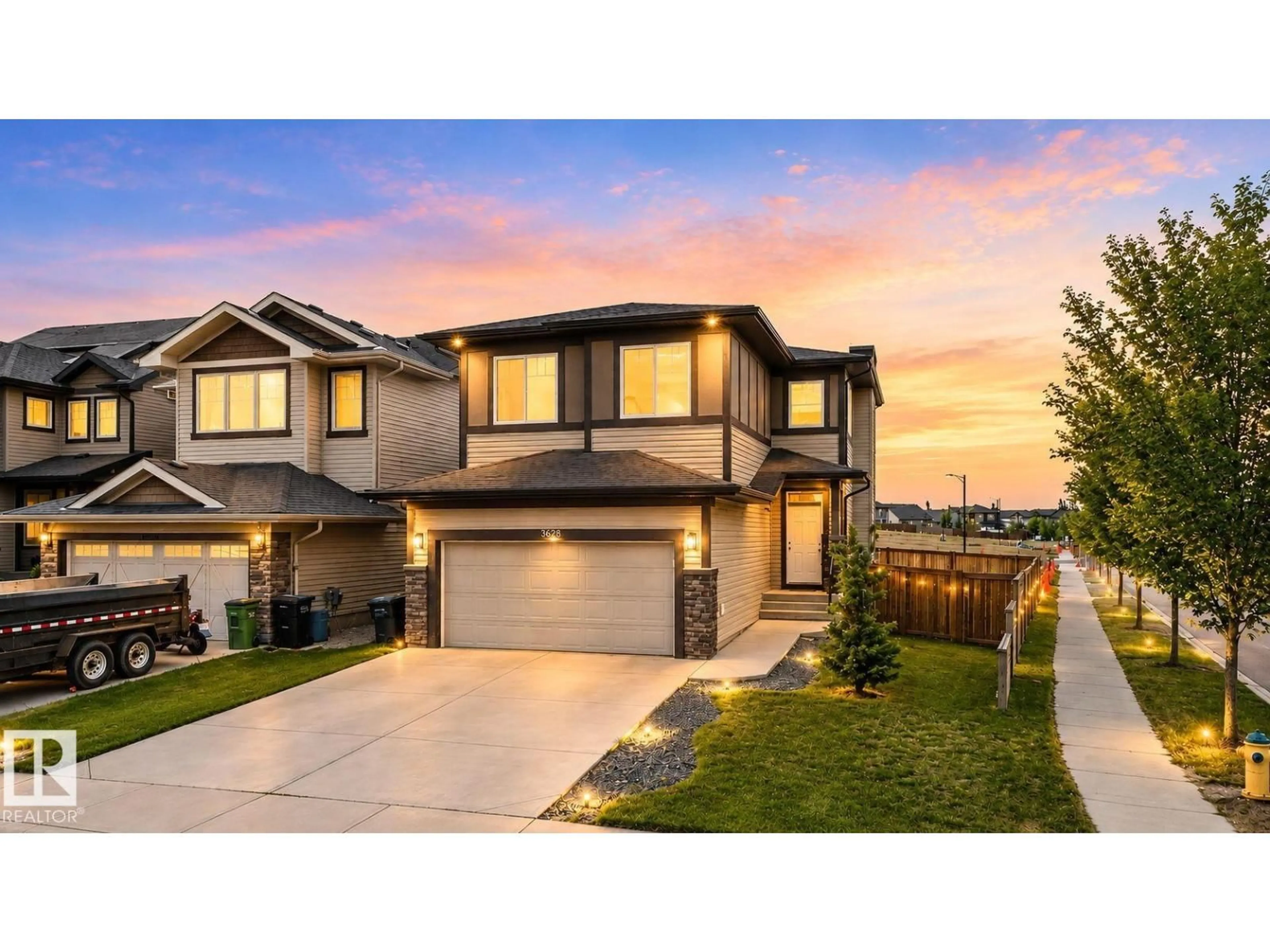 Home with vinyl exterior material, unknown for NW - 9628 221 ST, Edmonton Alberta T5T4N7