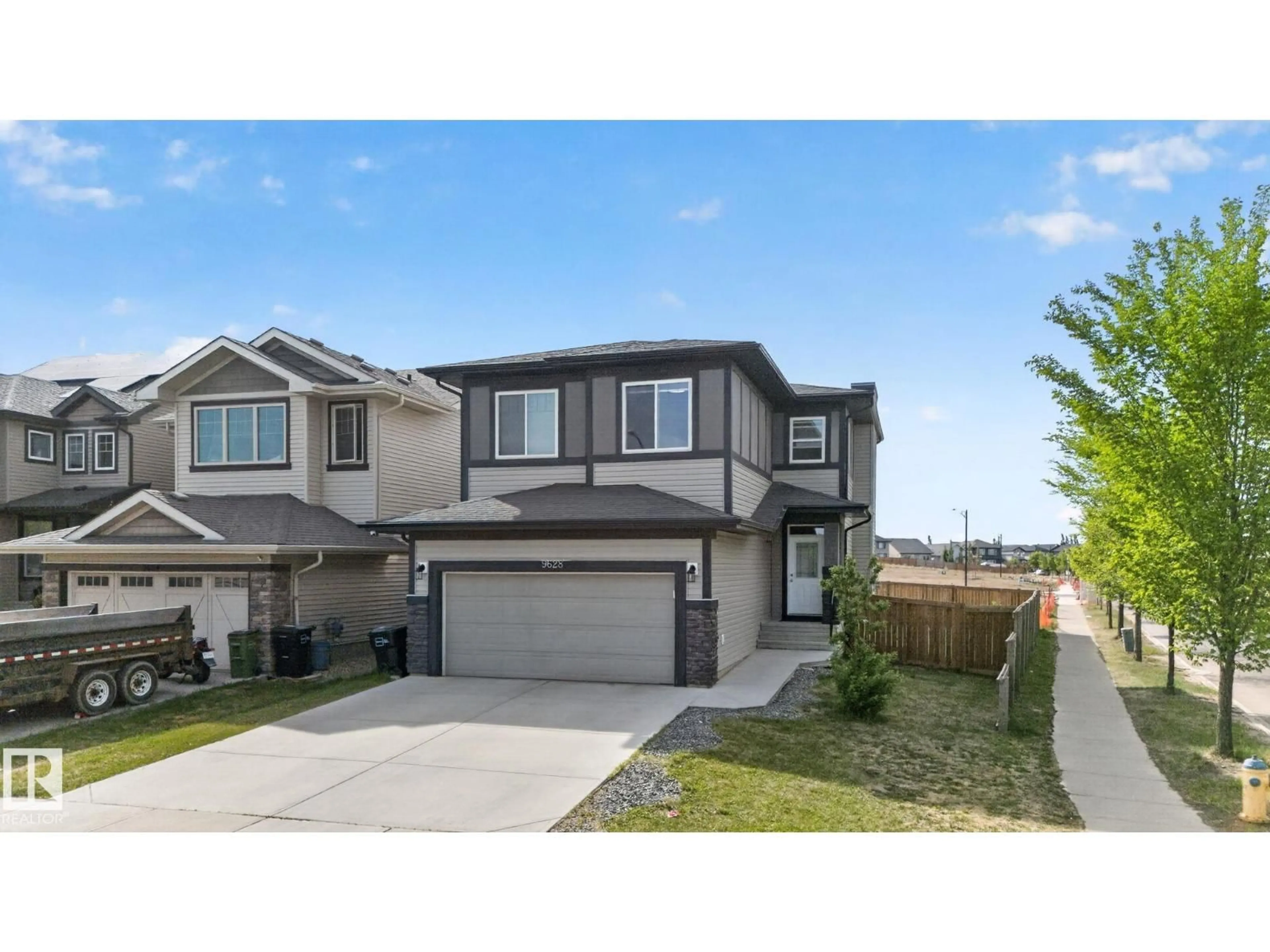 Unknown for NW - 9628 221 ST, Edmonton Alberta T5T4N7