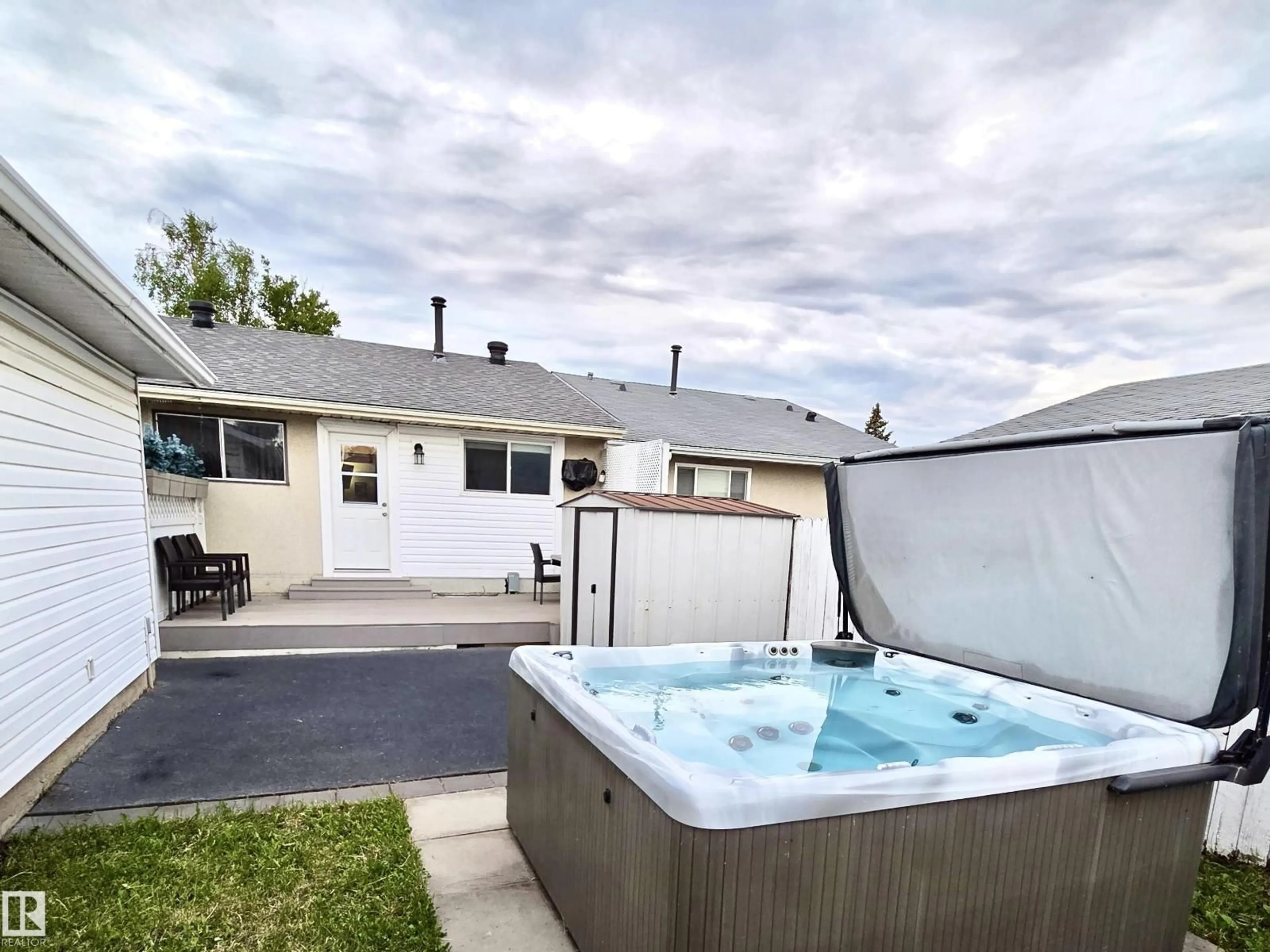 Patio, unknown for NW - 2514 149 AV, Edmonton Alberta T5Y1X3