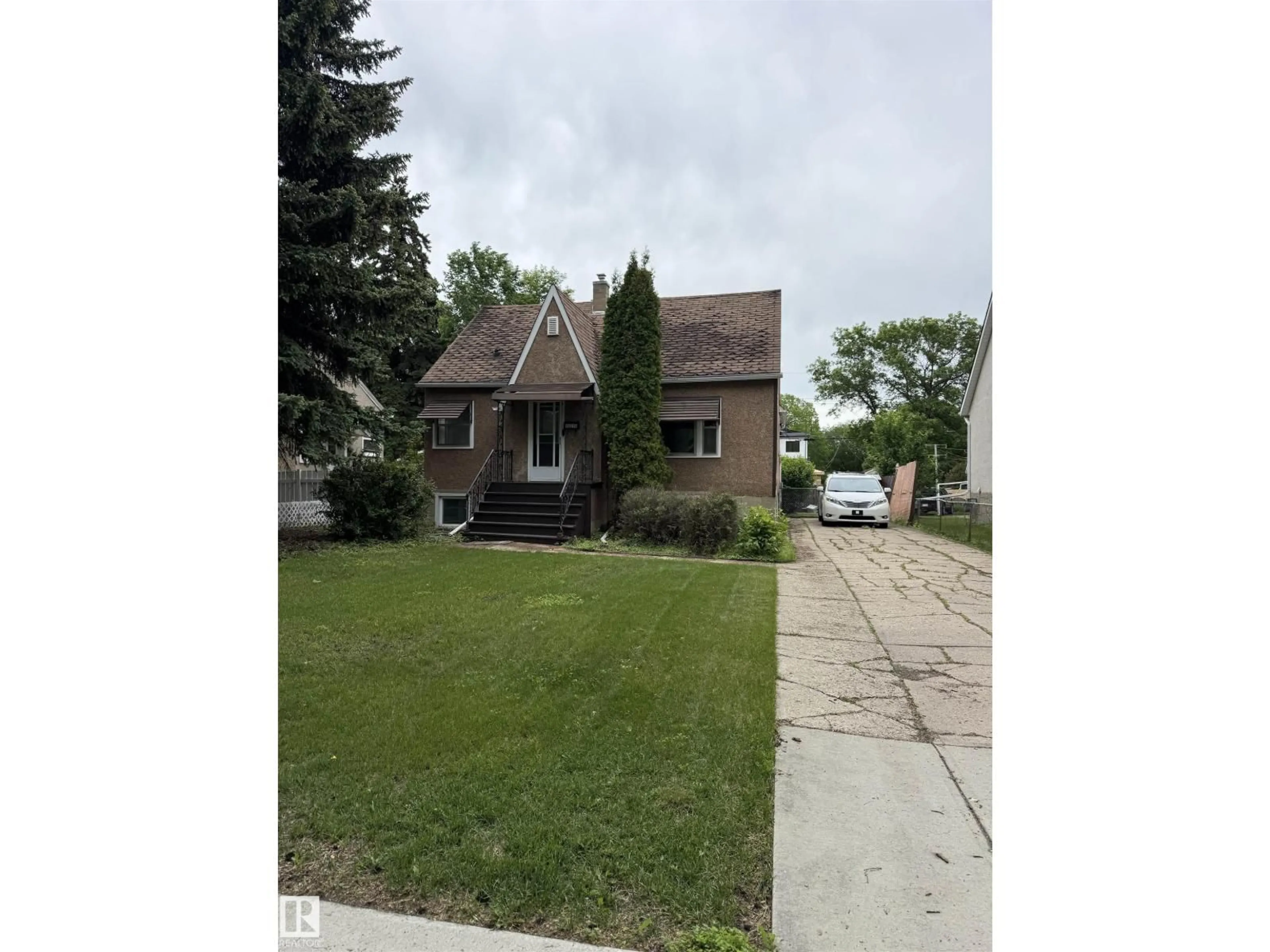 A pic from outside/outdoor area/front of a property/back of a property/a pic from drone, street for 12215 103 ST, Edmonton Alberta T5G2K2