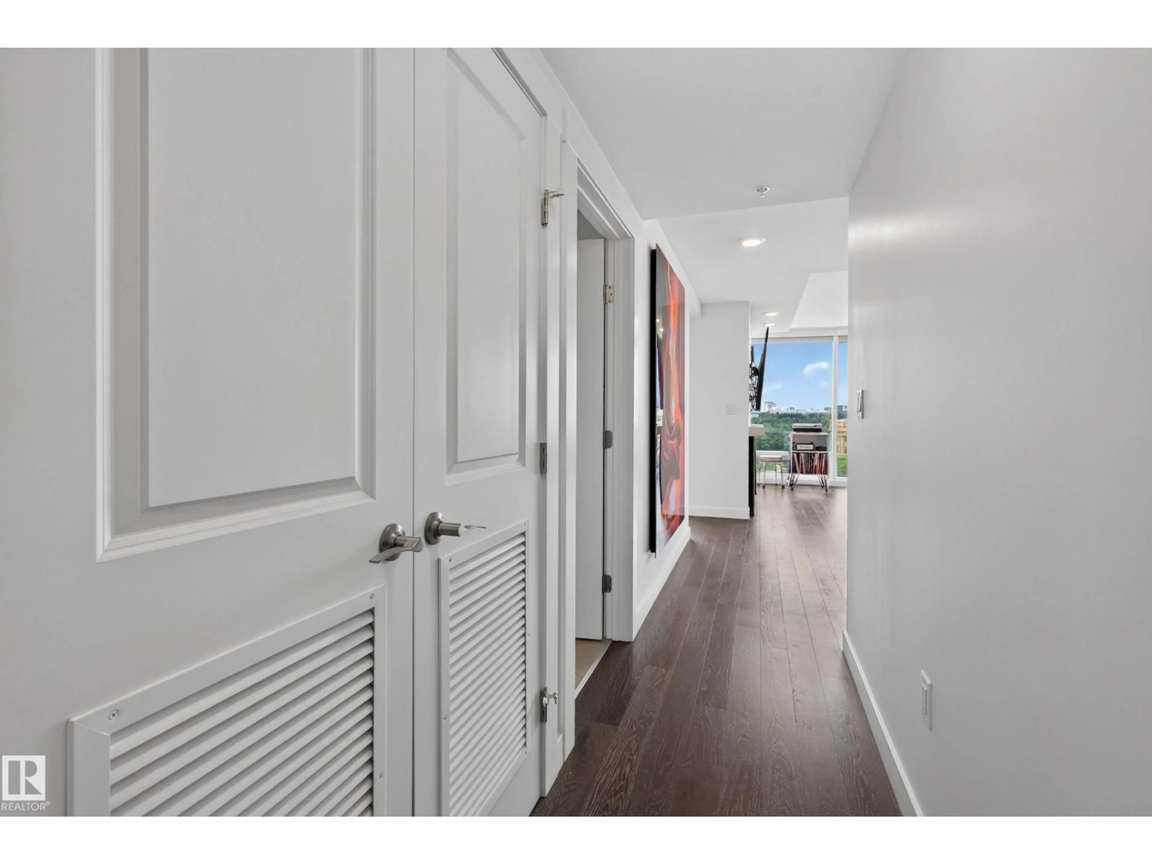 Indoor foyer for 9720 - 1307 106 ST, Edmonton Alberta T5K0K8