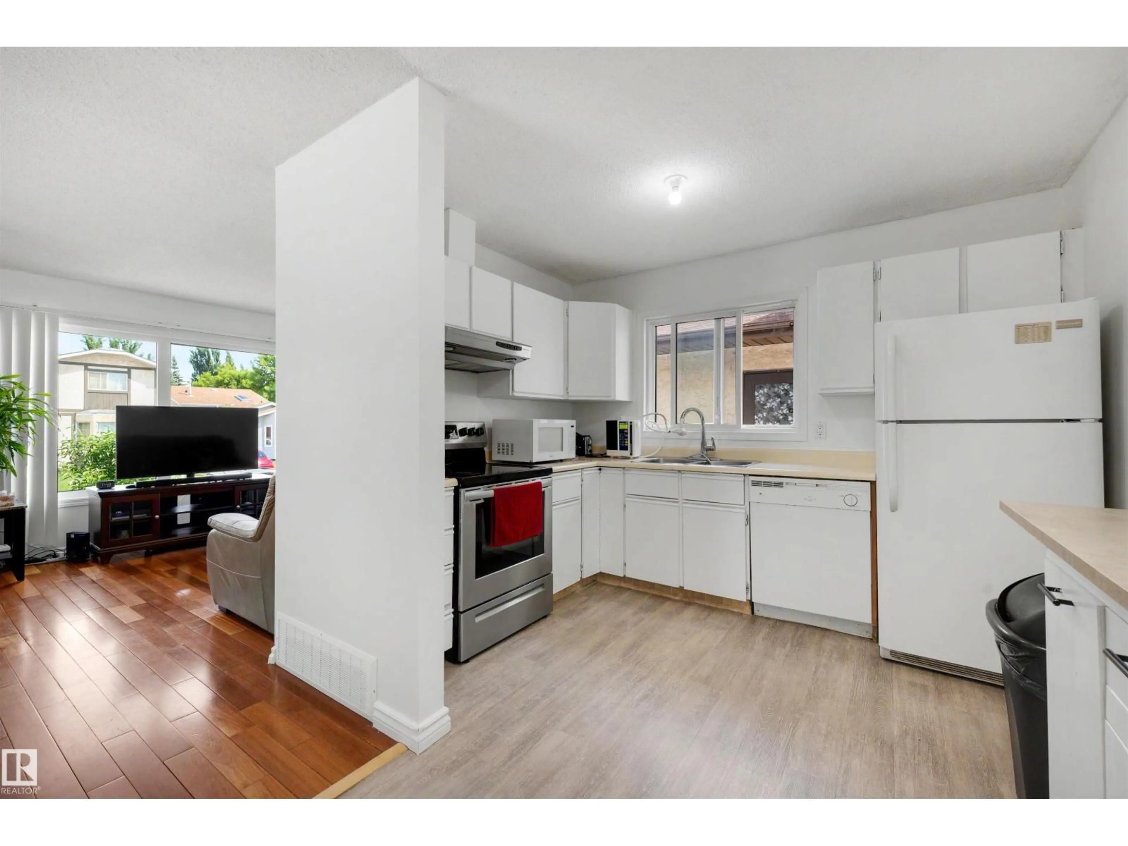Standard kitchen, unknown for NW - 18661 61 AV, Edmonton Alberta T6M2B3
