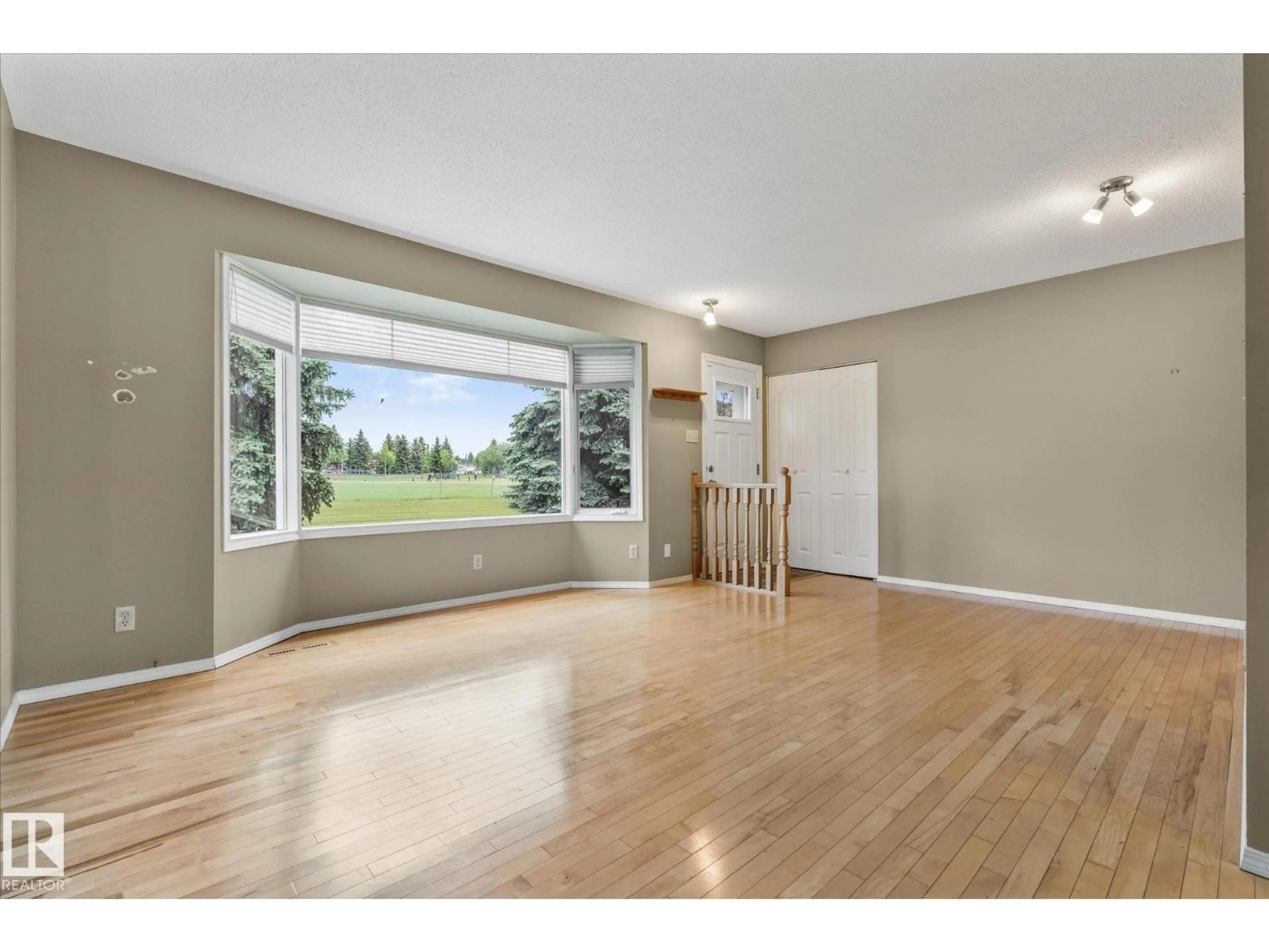 Unknown for 5927 138 AV, Edmonton Alberta T5A1E4