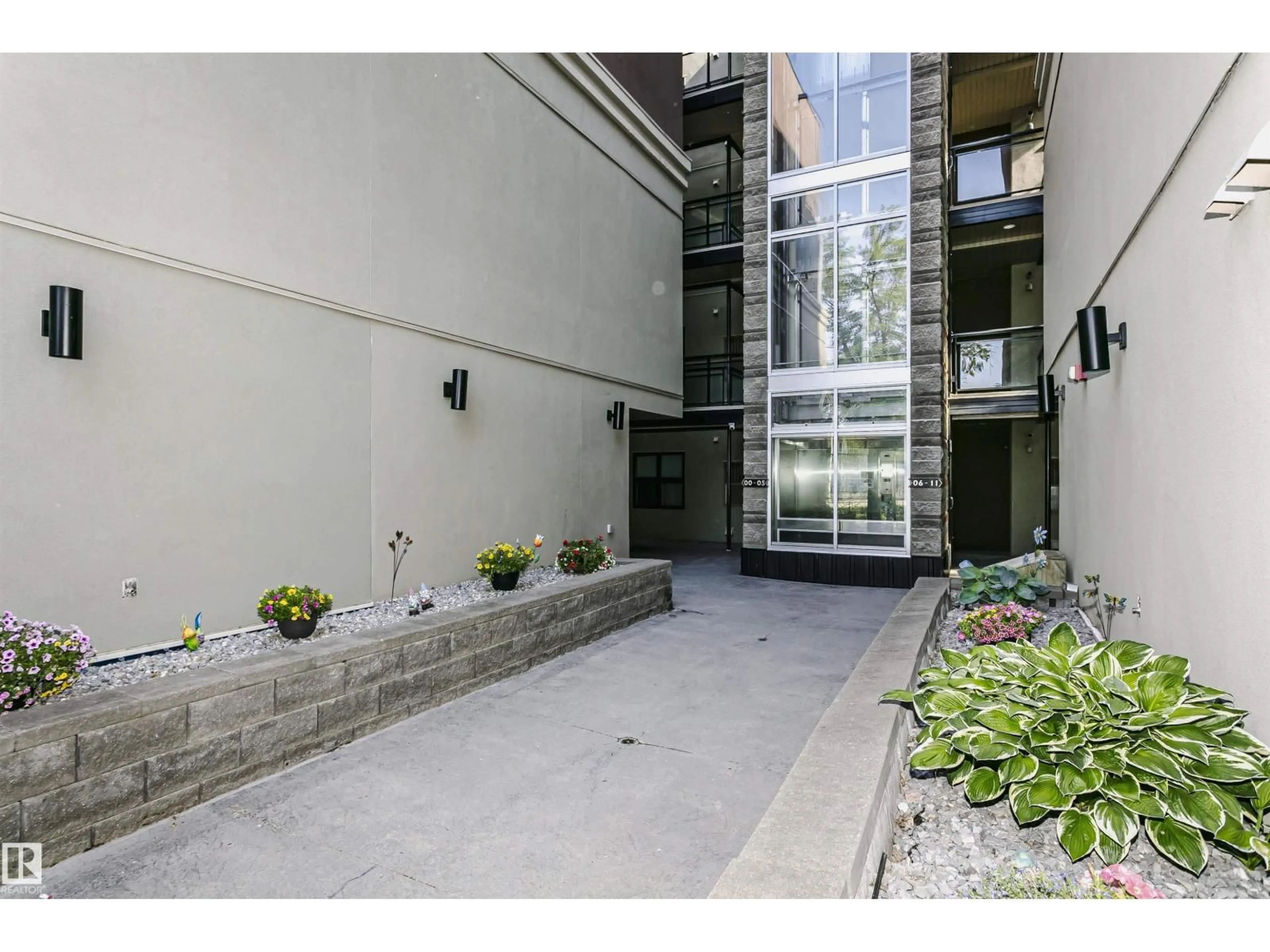 Indoor foyer for #211 - 10808 71 AV, Edmonton Alberta T6E0X7