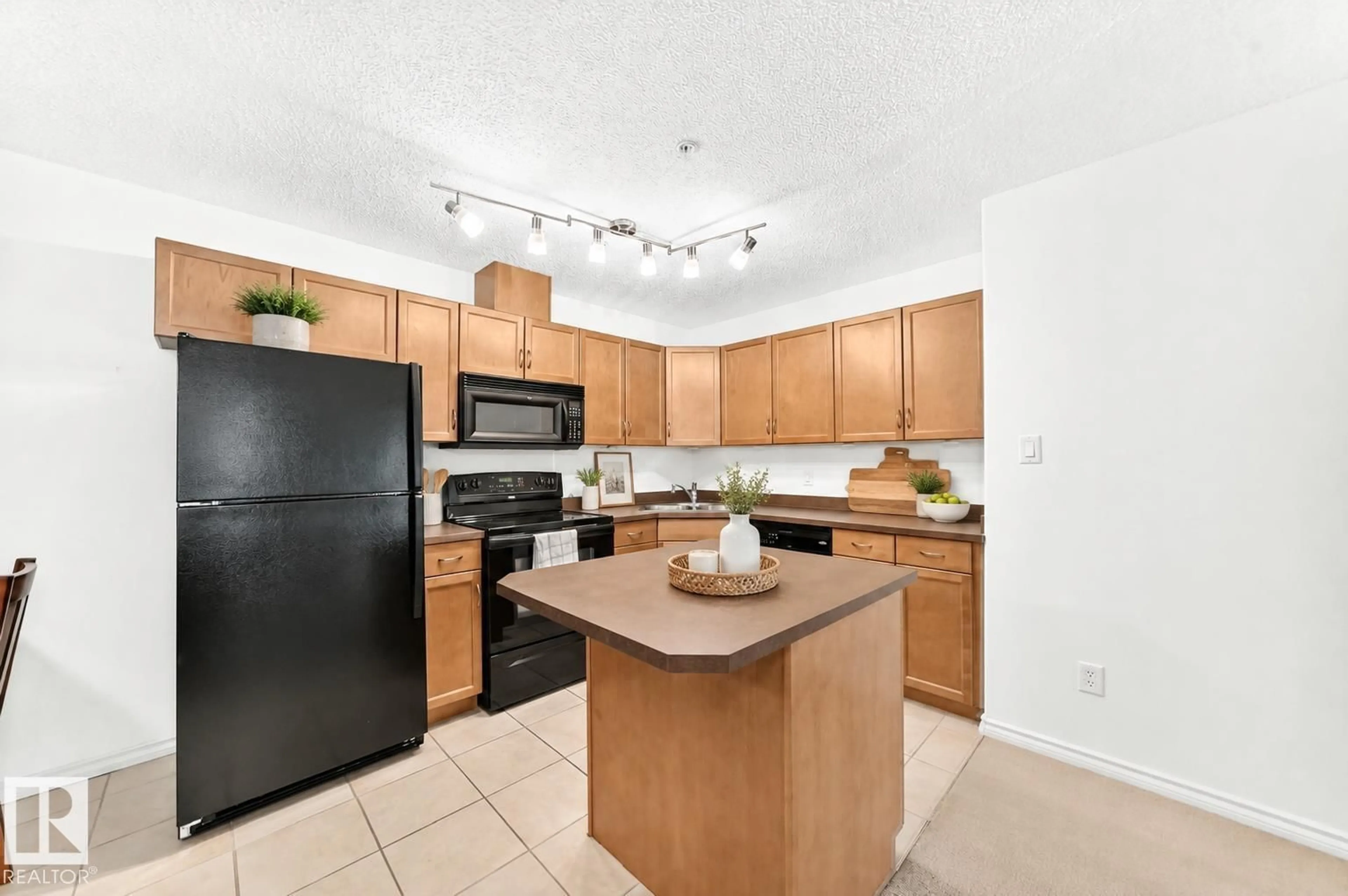 Standard kitchen, unknown for NW - 134 16311 95 ST, Edmonton Alberta T5Z3Y5