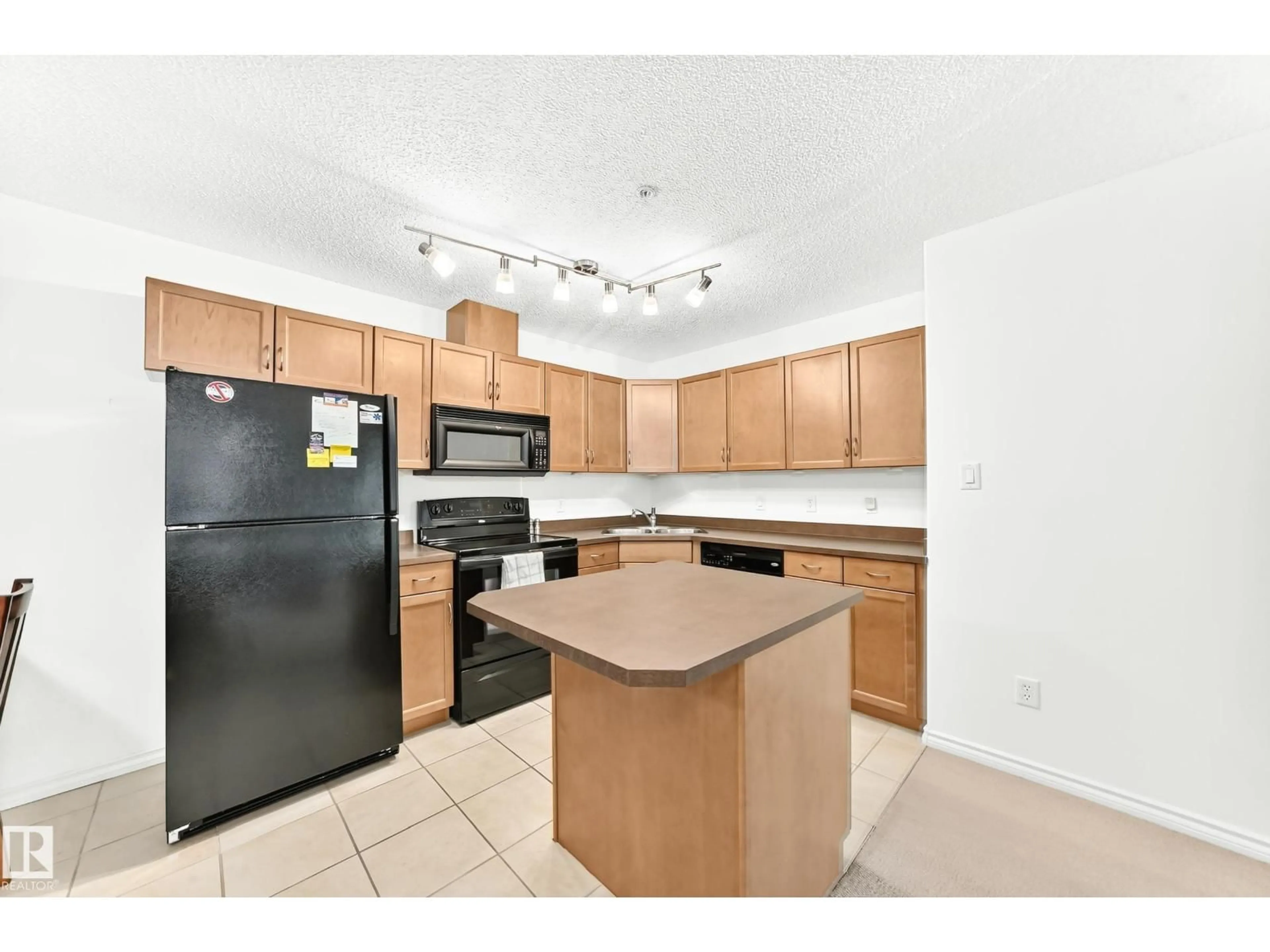 Standard kitchen, unknown for NW - 134 16311 95 ST, Edmonton Alberta T5Z3Y5