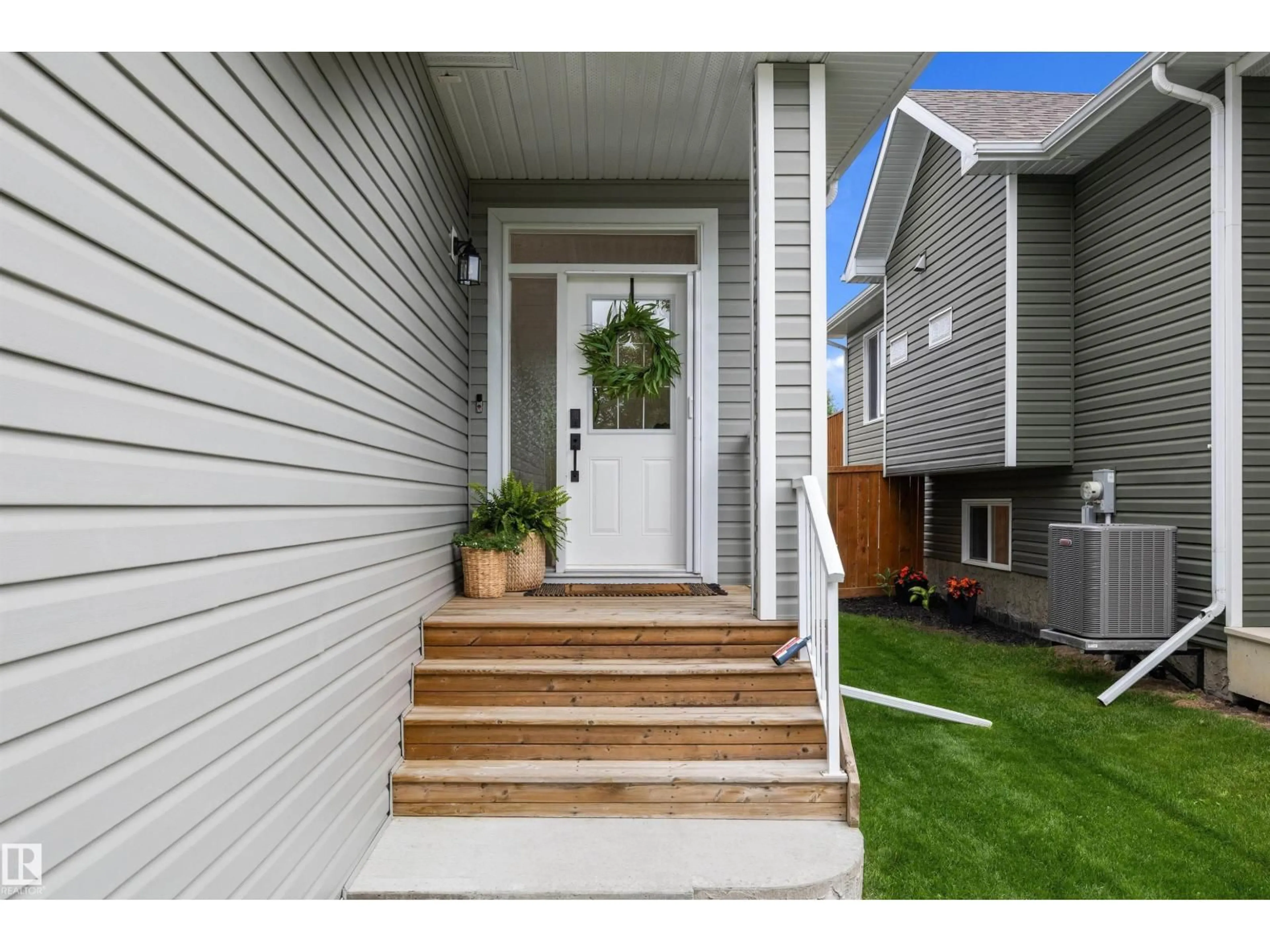 Indoor entryway for 8914 97A, Morinville Alberta T8R2N6
