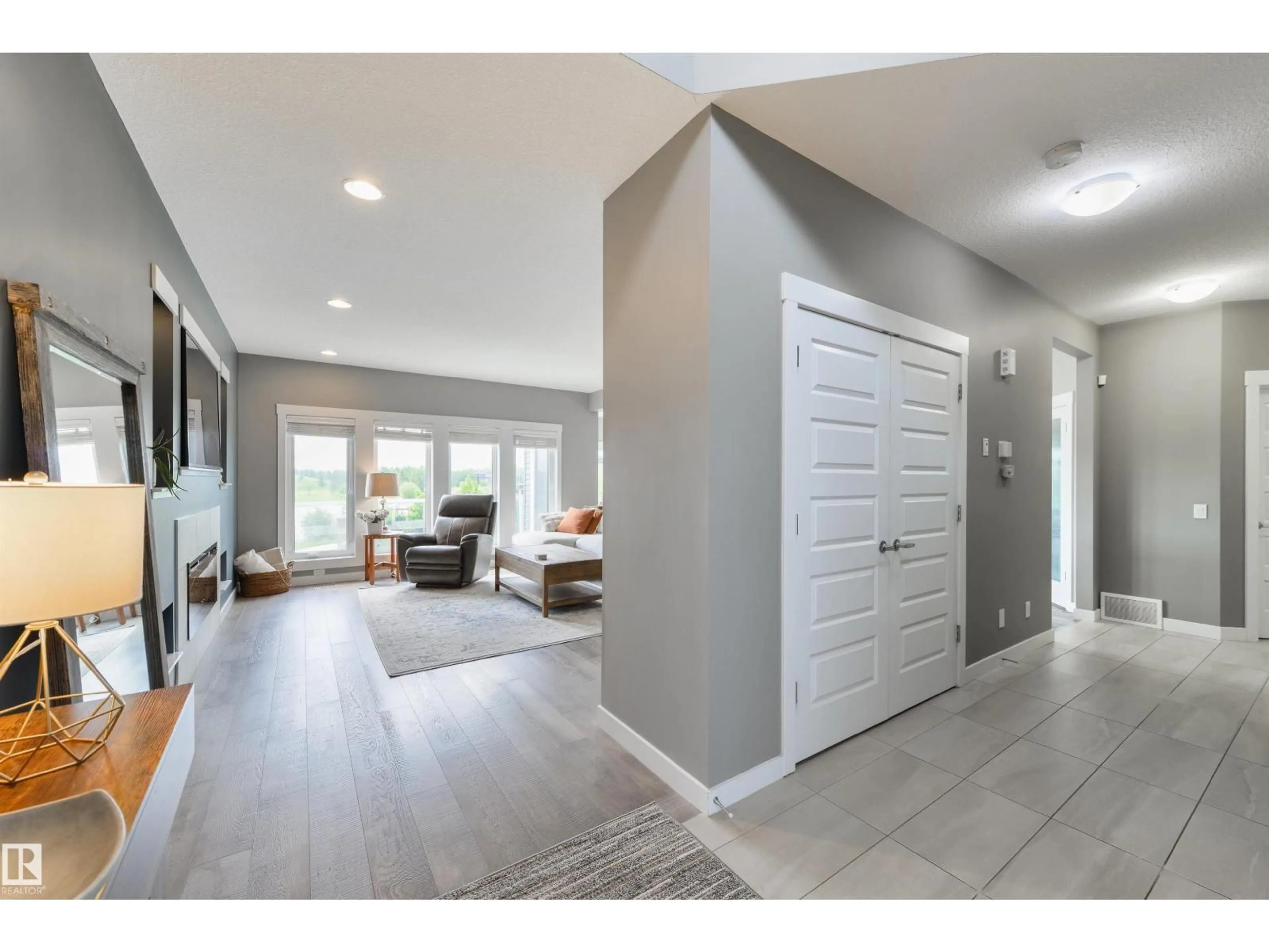 Indoor entryway for 20503 97 AV, Edmonton Alberta T5T4V7