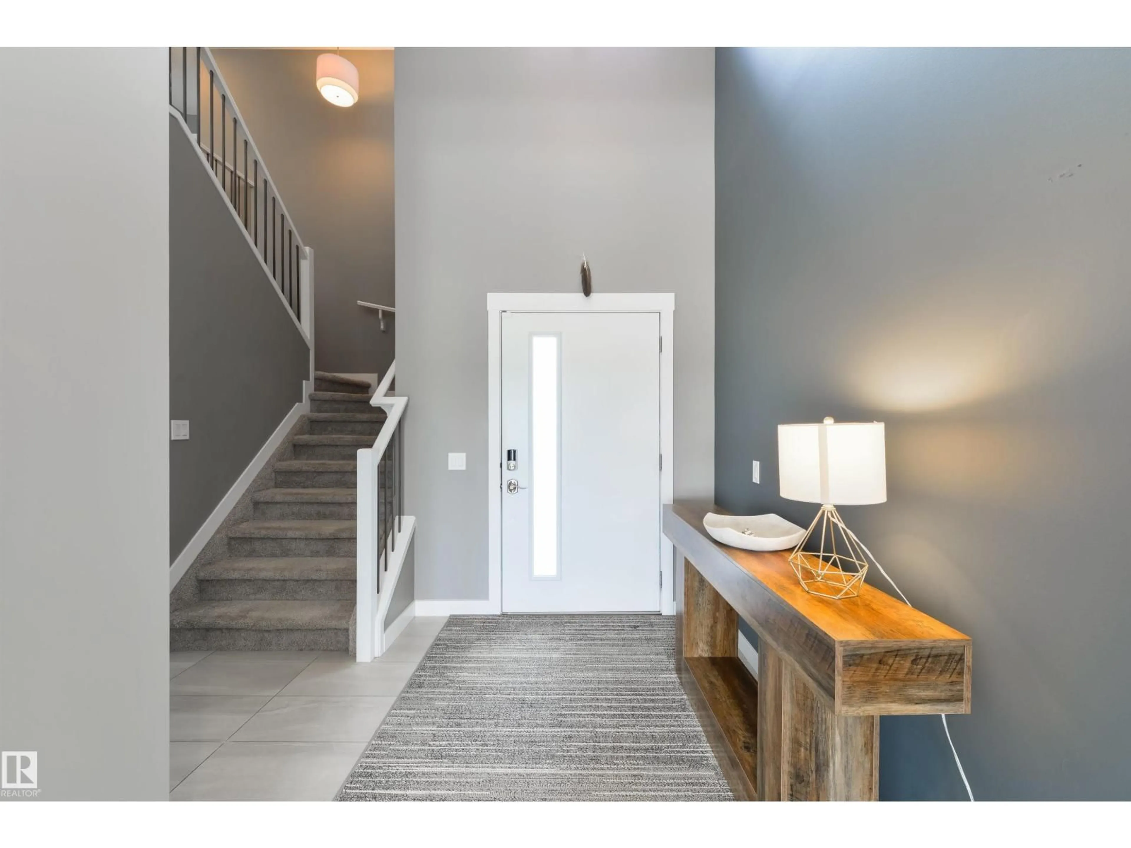 Indoor entryway for 20503 97 AV, Edmonton Alberta T5T4V7
