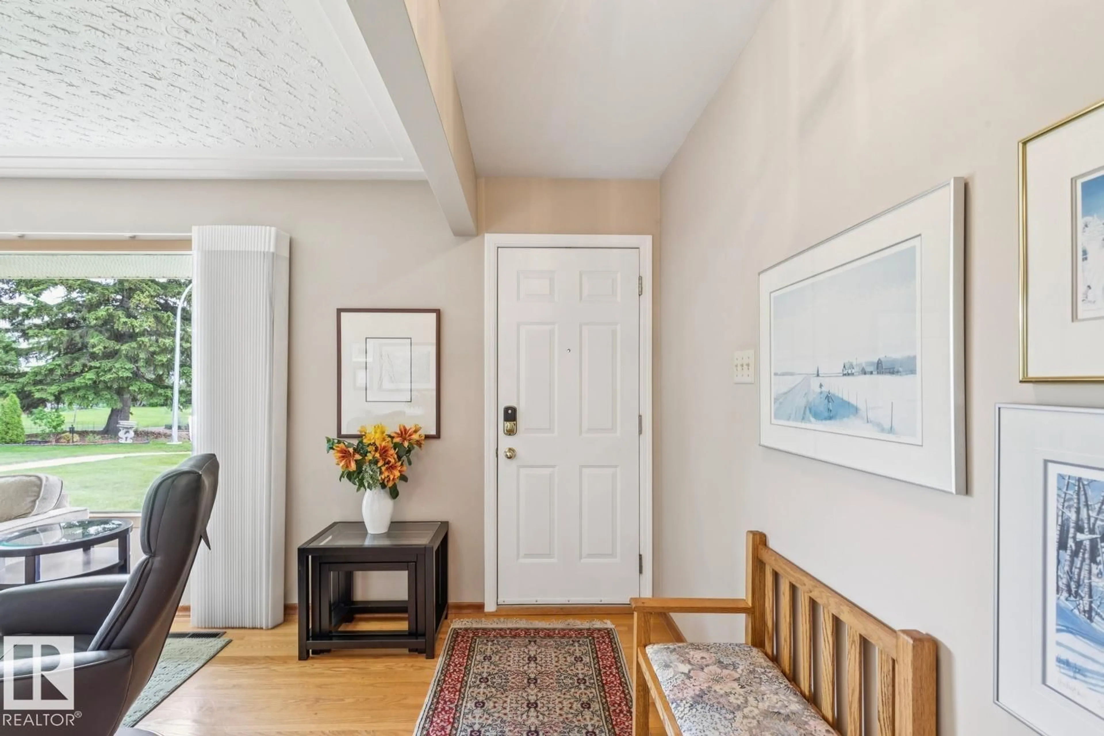 Indoor entryway for 9044 56 ST, Edmonton Alberta T6B1J2