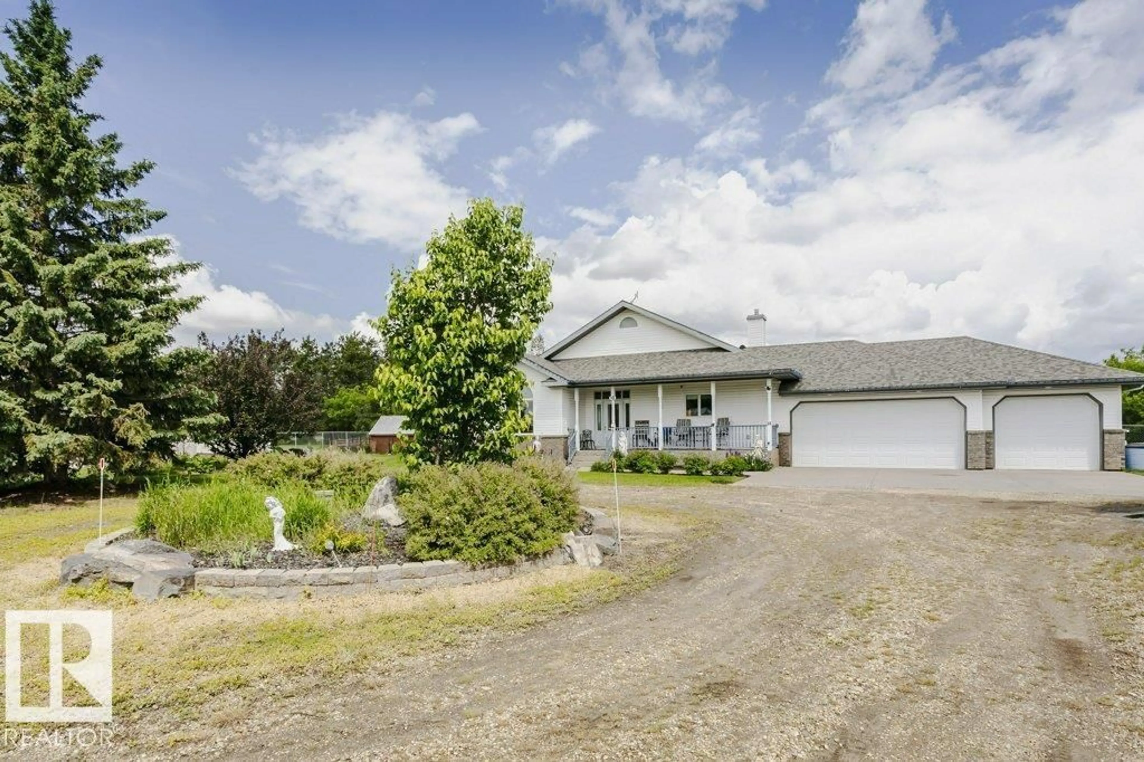A pic from outside/outdoor area/front of a property/back of a property/a pic from drone, unknown for 18 - 56019 RGE ROAD 230, Rural Sturgeon County Alberta T0A1N0