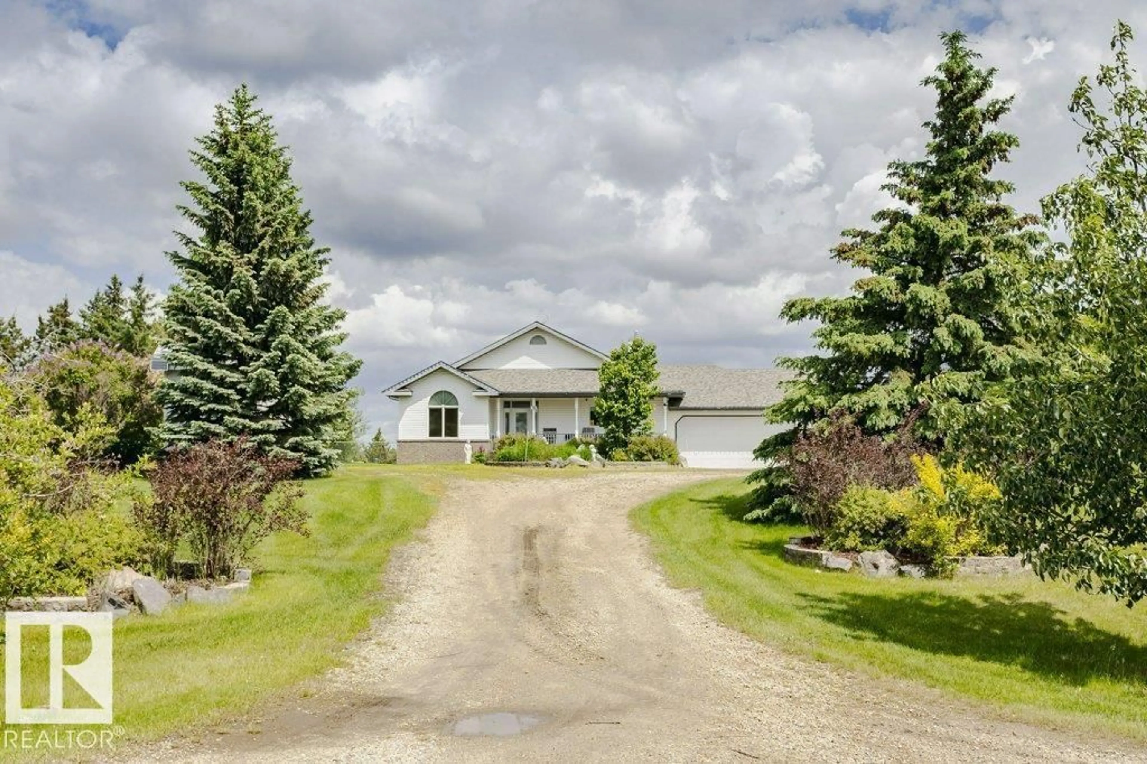 A pic from outside/outdoor area/front of a property/back of a property/a pic from drone, street for 18 - 56019 RGE ROAD 230, Rural Sturgeon County Alberta T0A1N0