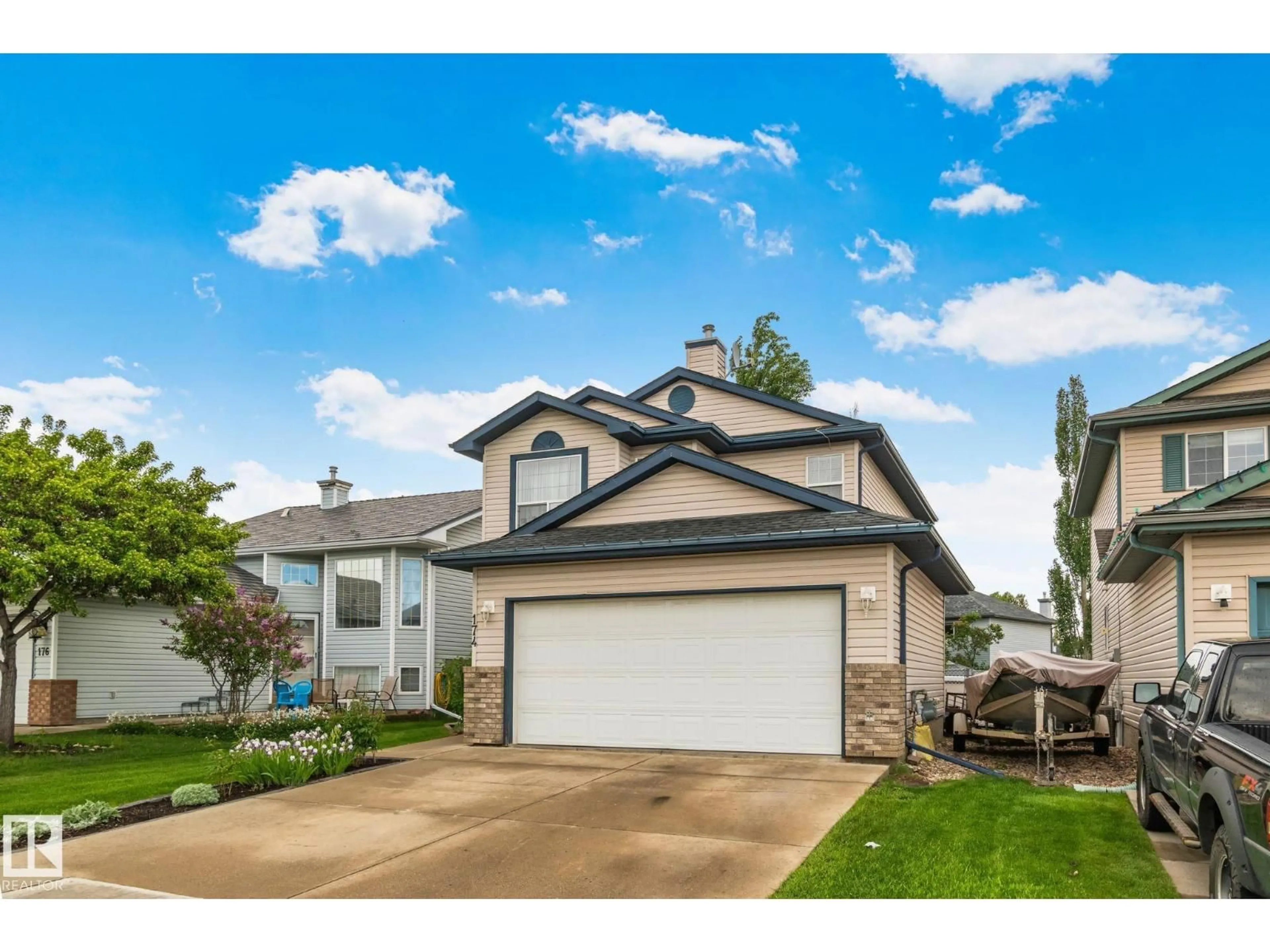 Home with vinyl exterior material, street for 174 LAKELAND DR, Spruce Grove Alberta T7X3Z8