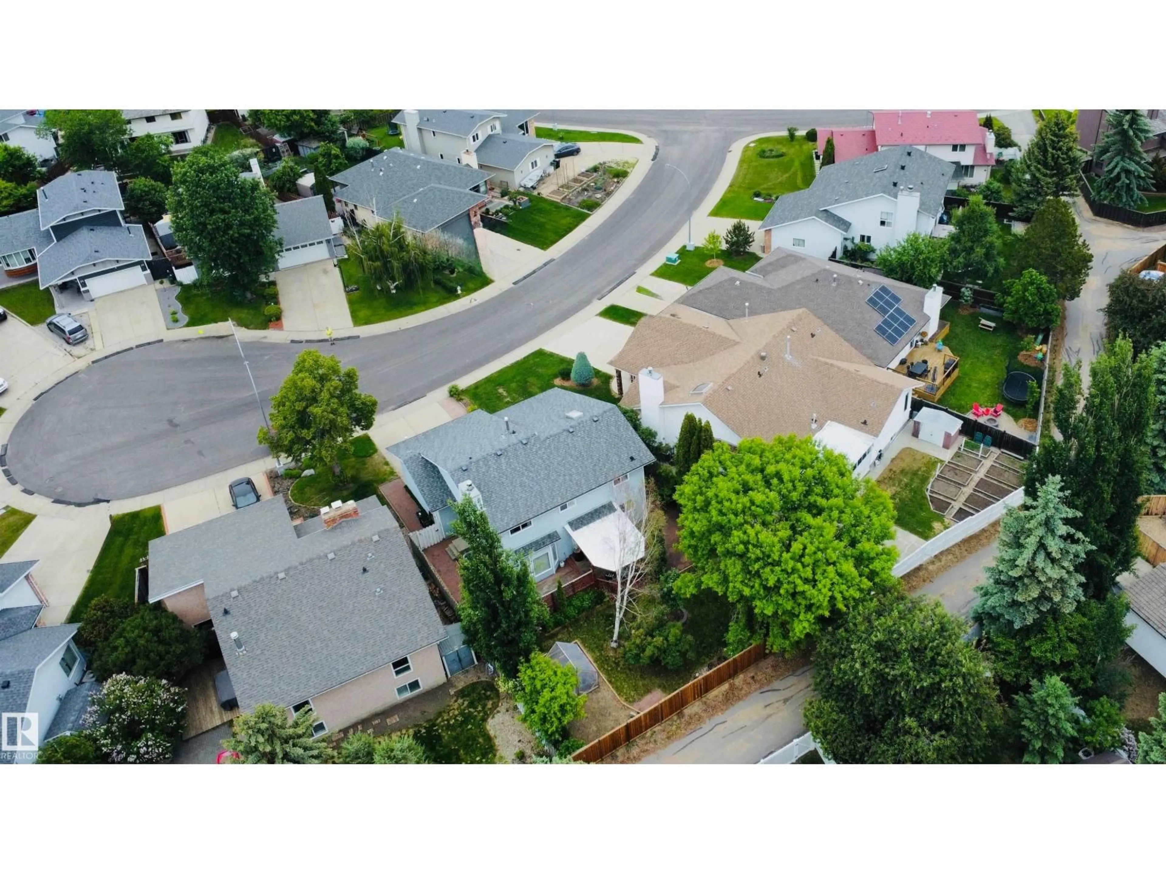 A pic from outside/outdoor area/front of a property/back of a property/a pic from drone, street for 18319 58 AV, Edmonton Alberta T6M1V9