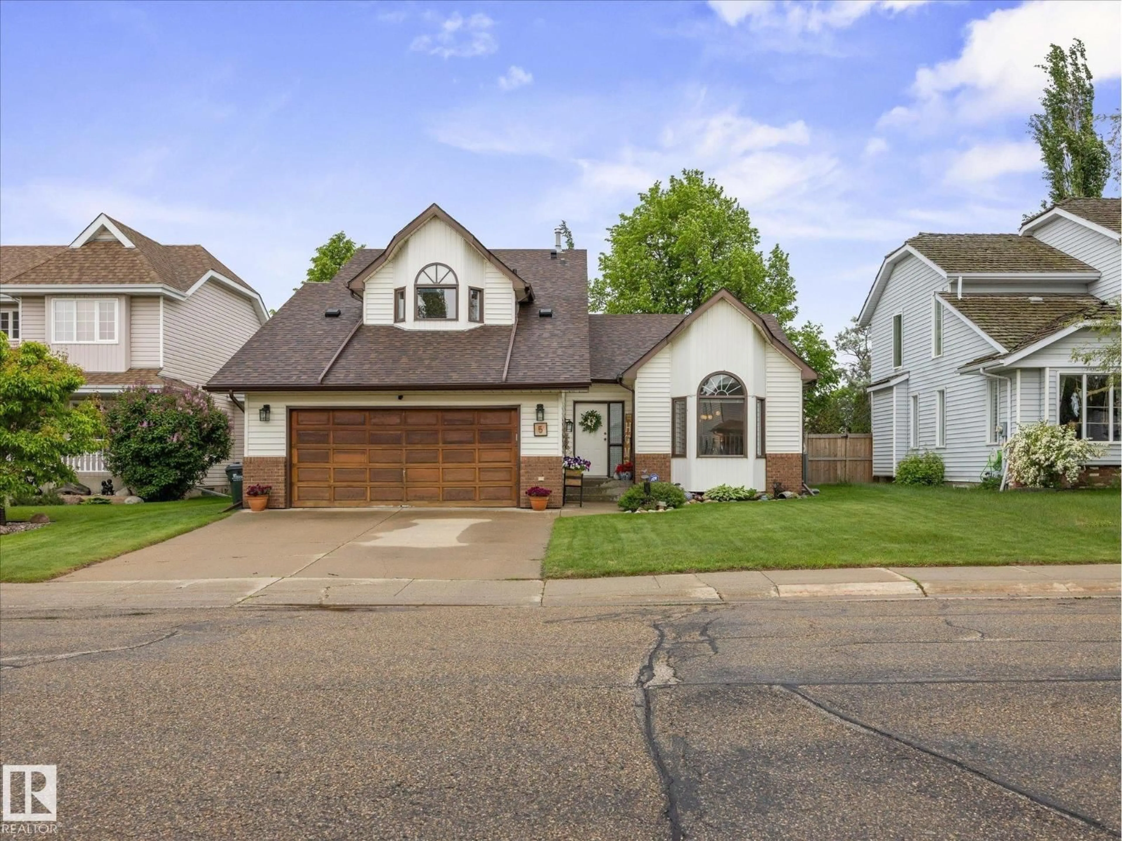 Home with vinyl exterior material, street for 5 CANTERBURY LN, Sherwood Park Alberta T8H1E6