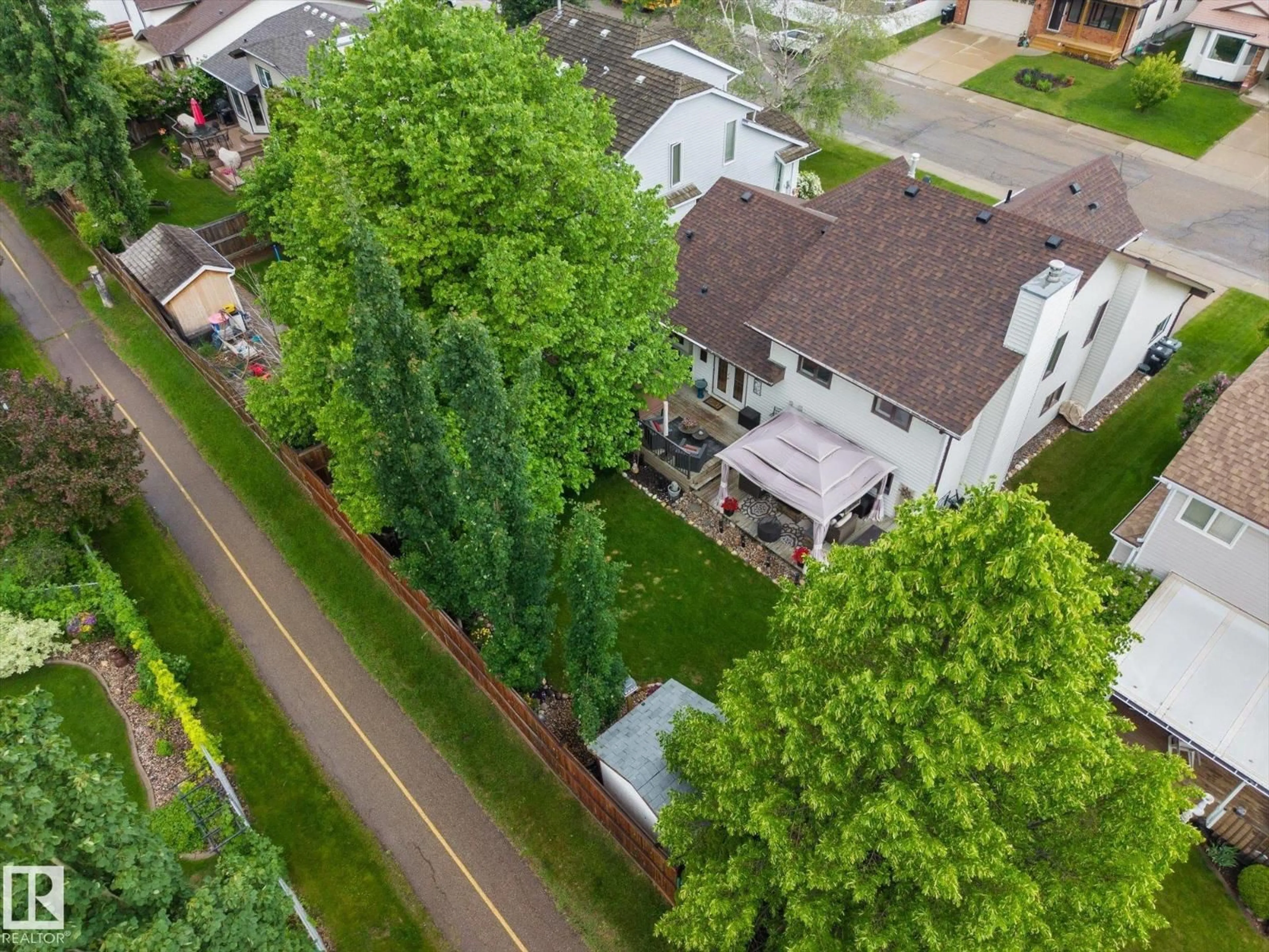 A pic from outside/outdoor area/front of a property/back of a property/a pic from drone, street for 5 CANTERBURY LN, Sherwood Park Alberta T8H1E6