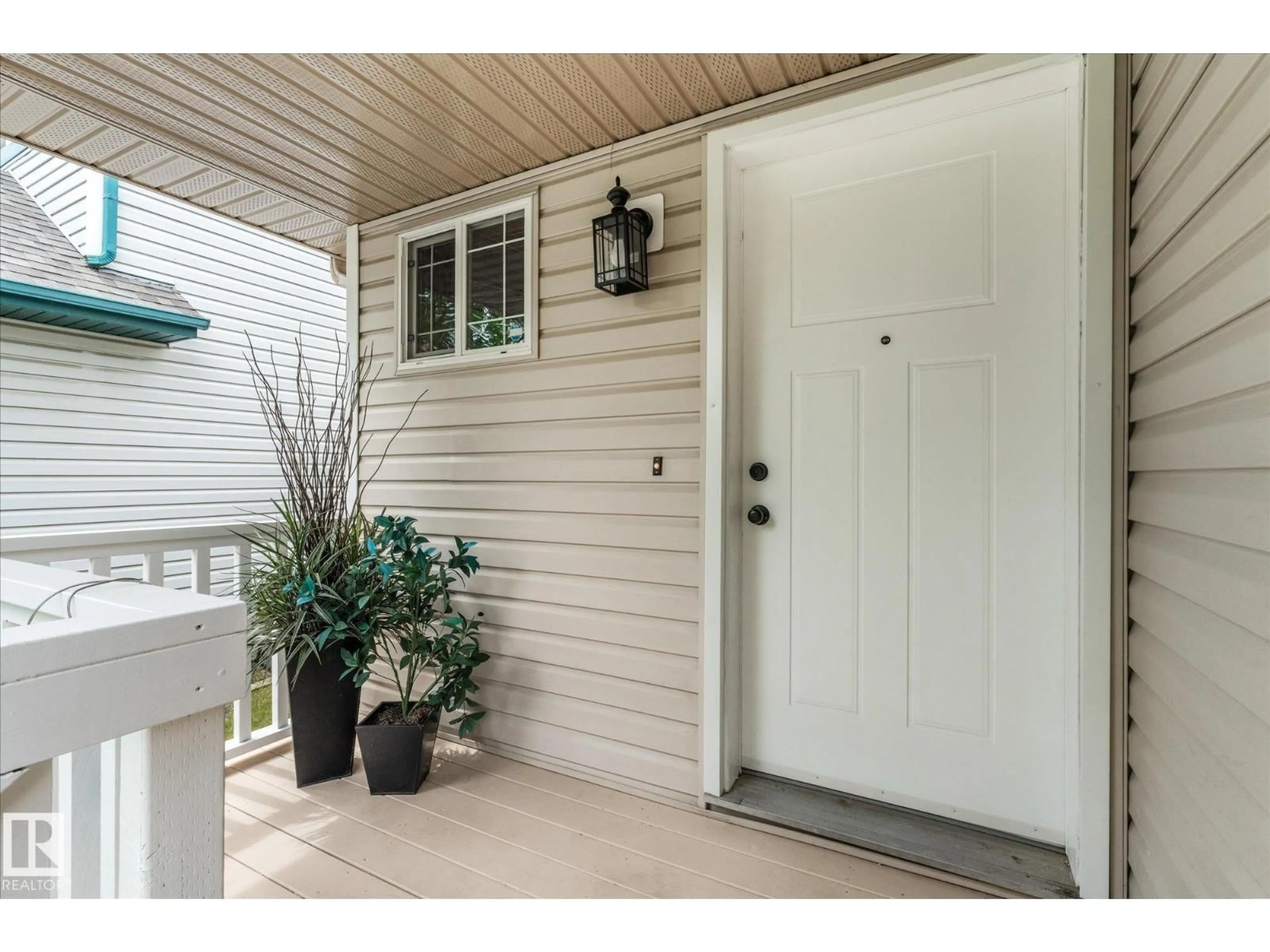 Indoor entryway for 15 VENTURA ST, Spruce Grove Alberta T7X4M6