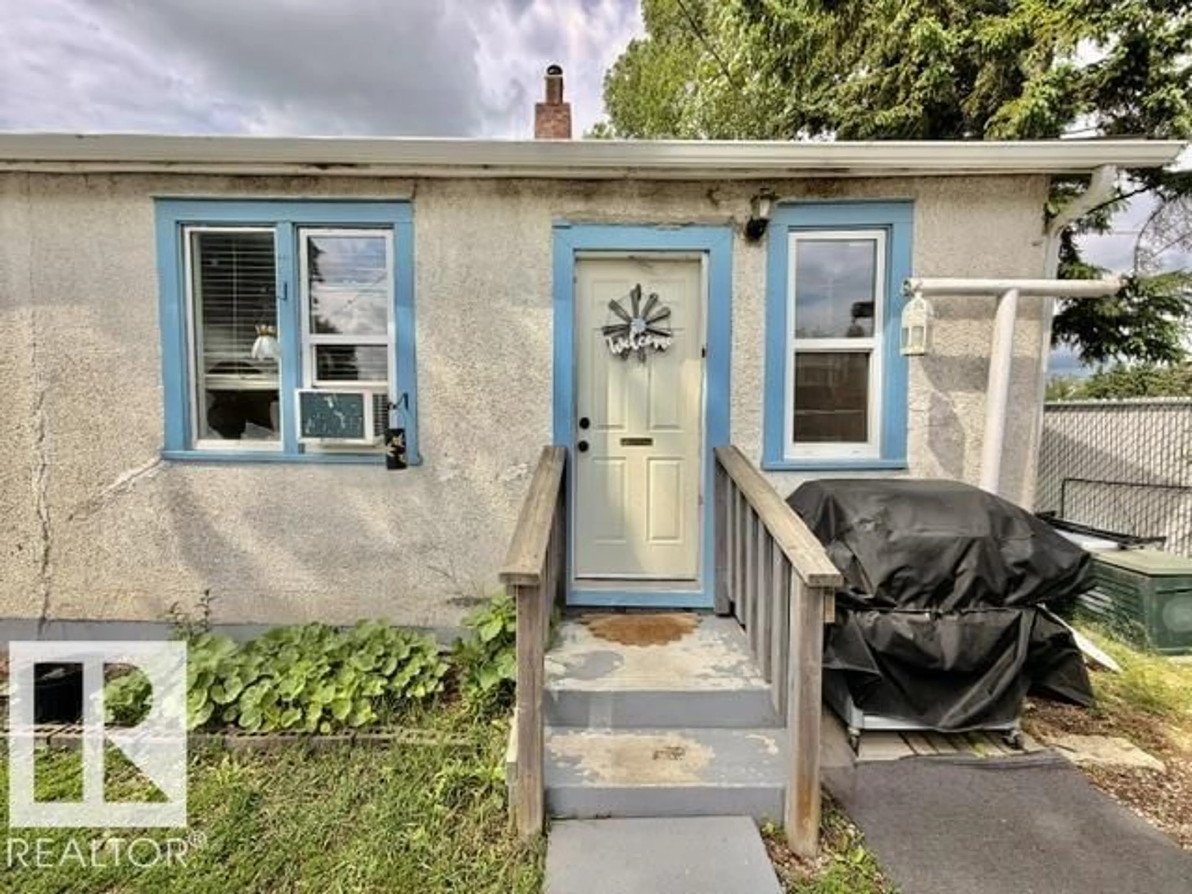 A pic from outside/outdoor area/front of a property/back of a property/a pic from drone, street for 5505 45 AV, Wetaskiwin Alberta T9A0G3