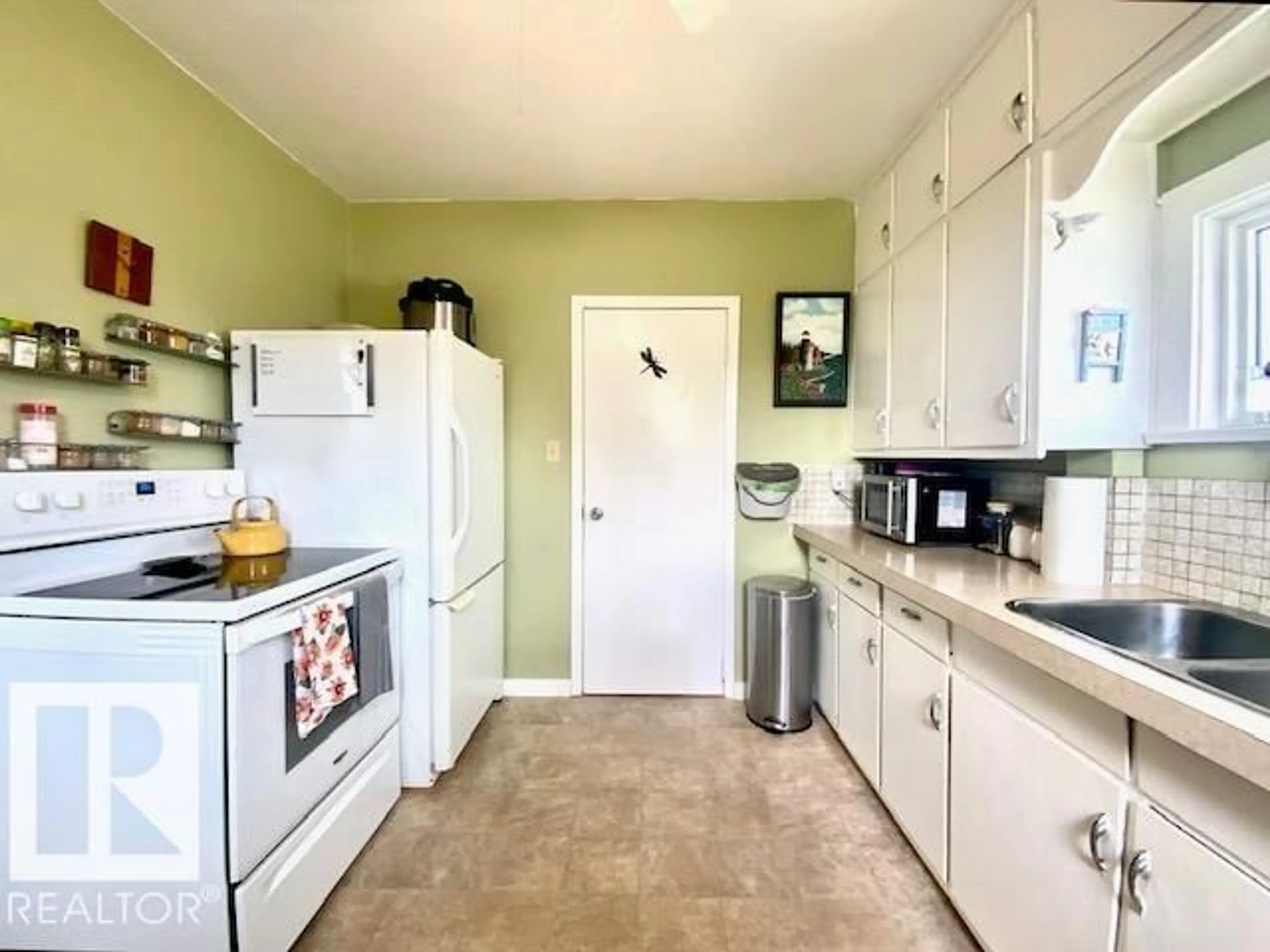 Standard kitchen, unknown for 5505 45 AV, Wetaskiwin Alberta T9A0G3