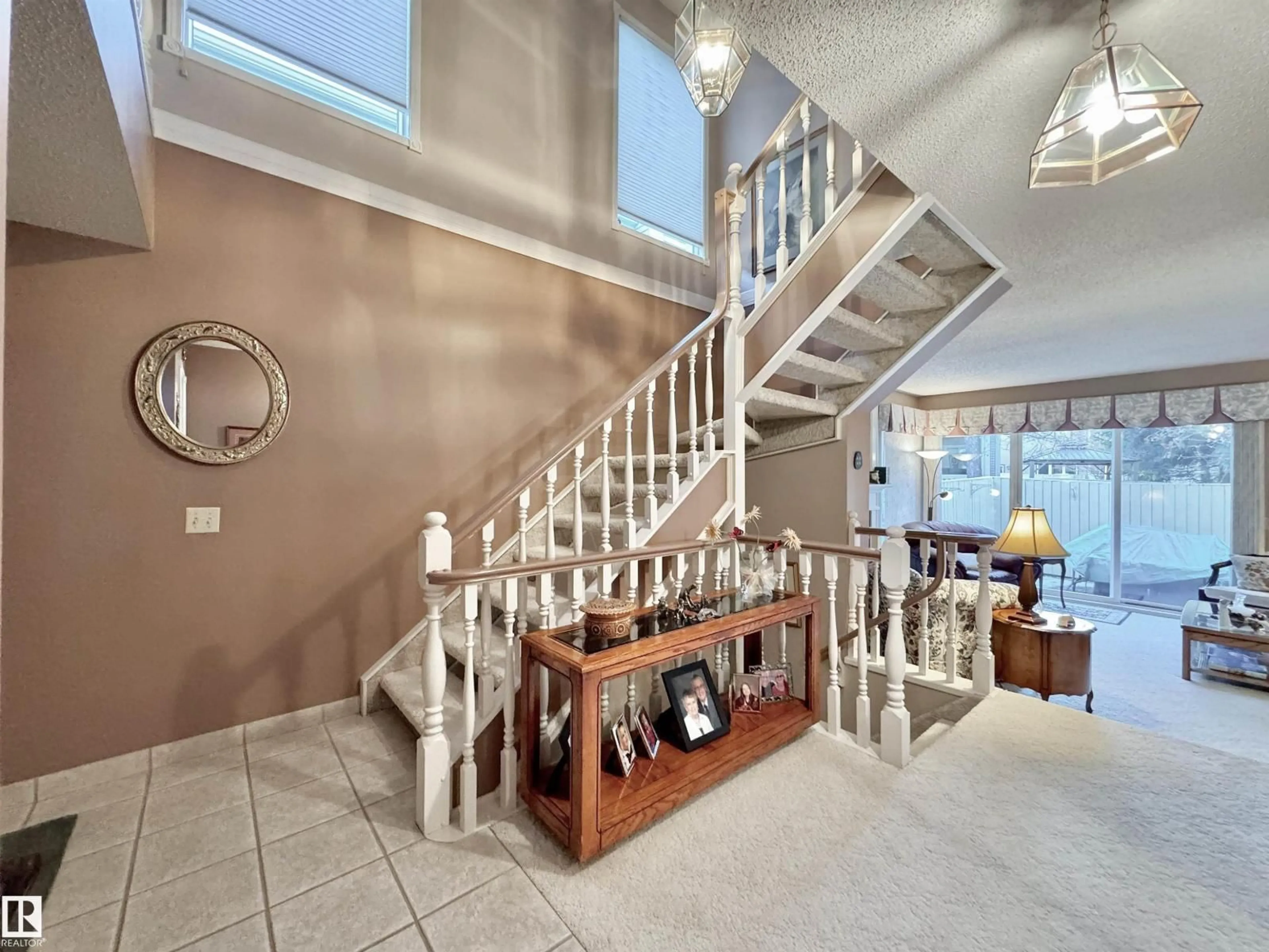 Indoor foyer for NW - 1057 109 ST, Edmonton Alberta T6J5G2